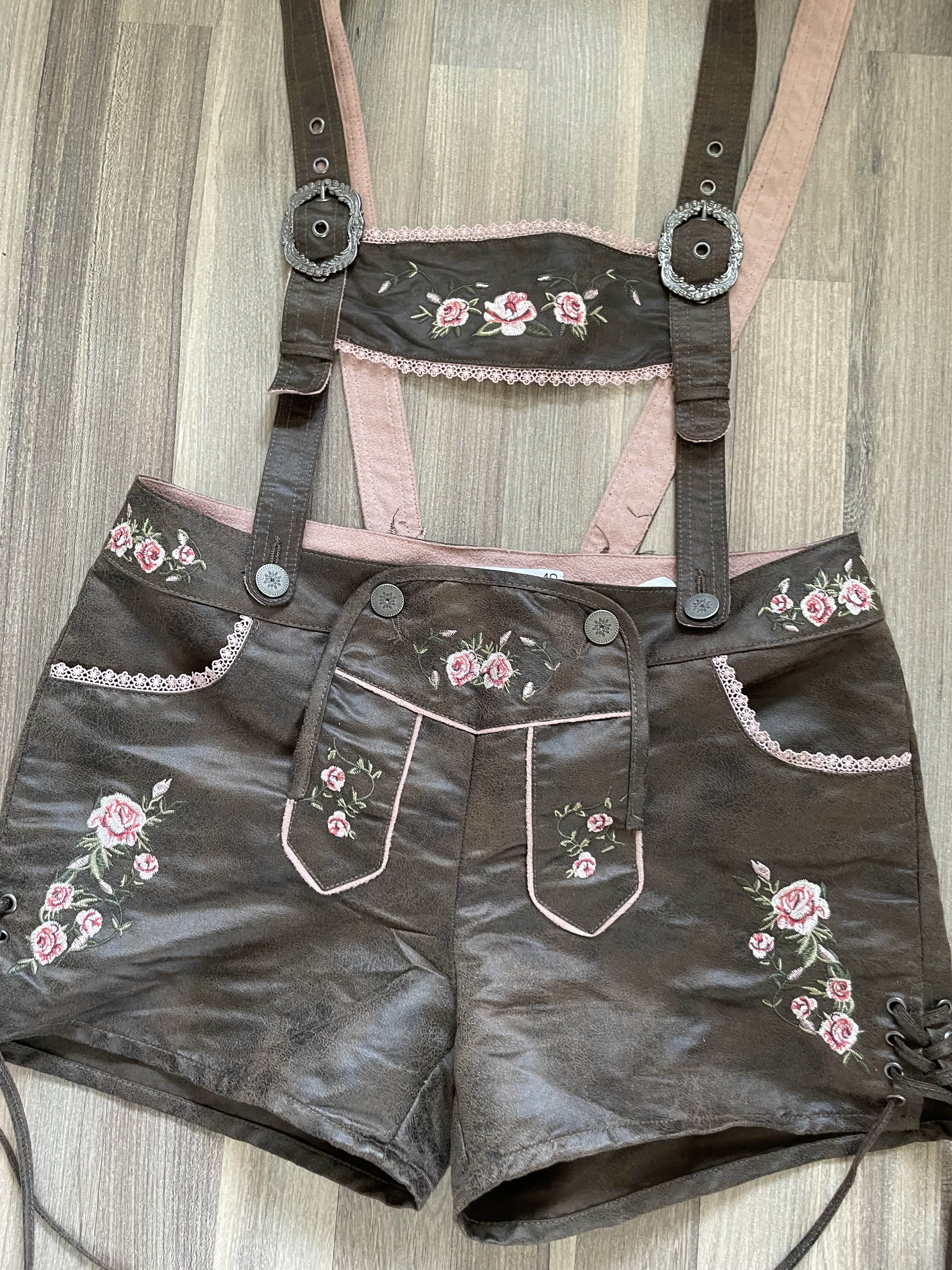 dámské DIRNDL kraťasy v.38