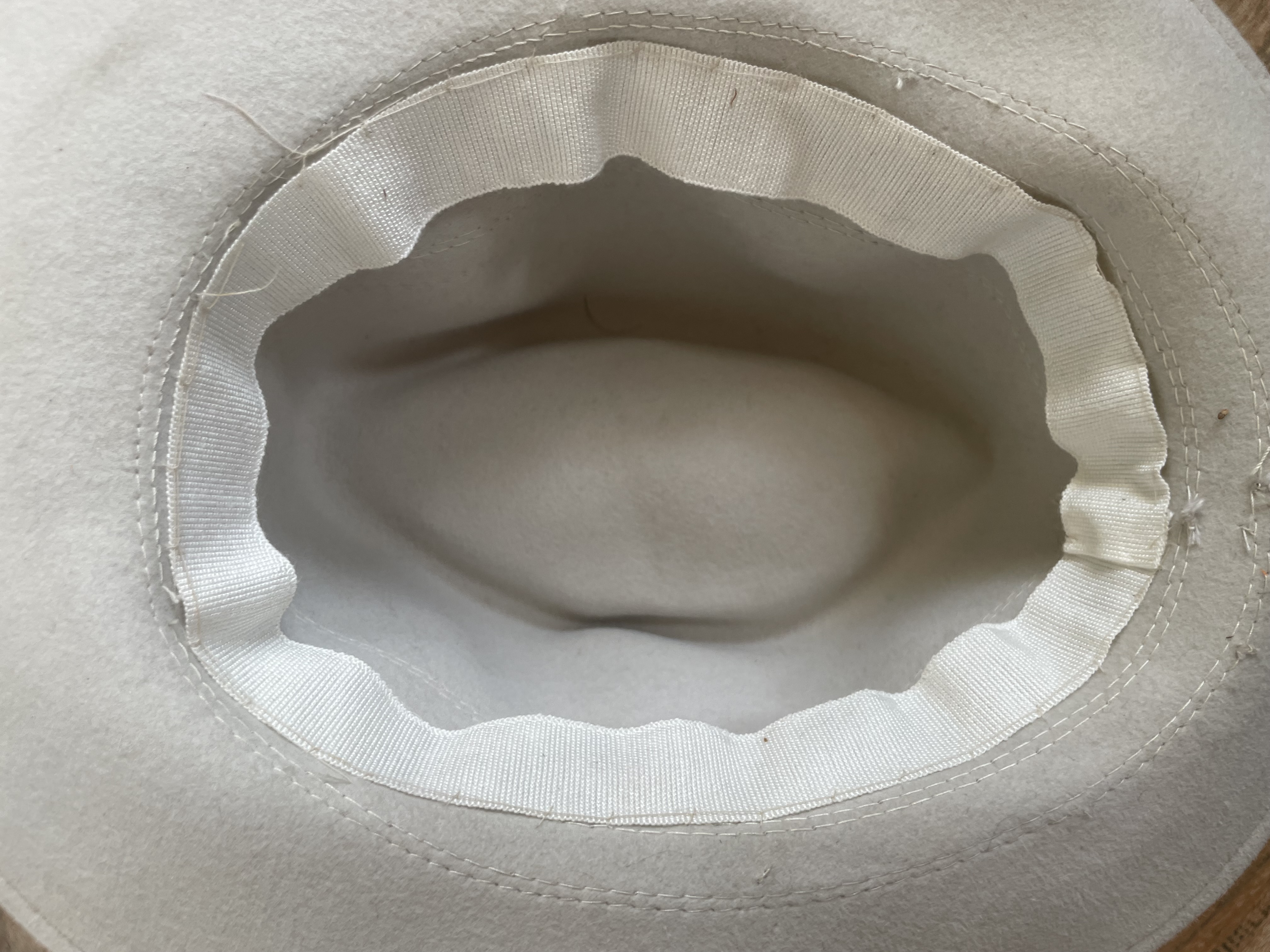 dámský dobový elegantní klobouk