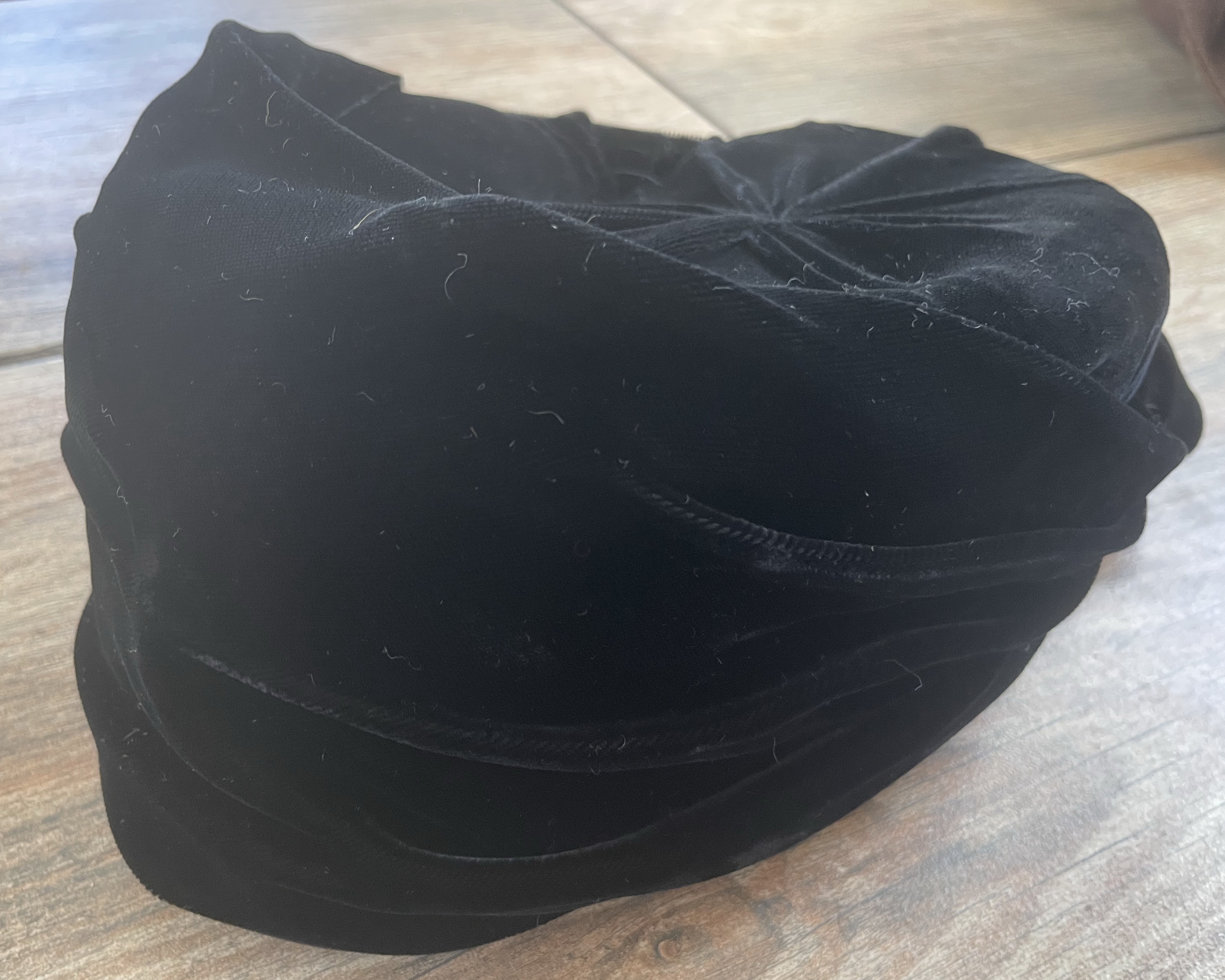 dámský dobový sametový klobouček turban