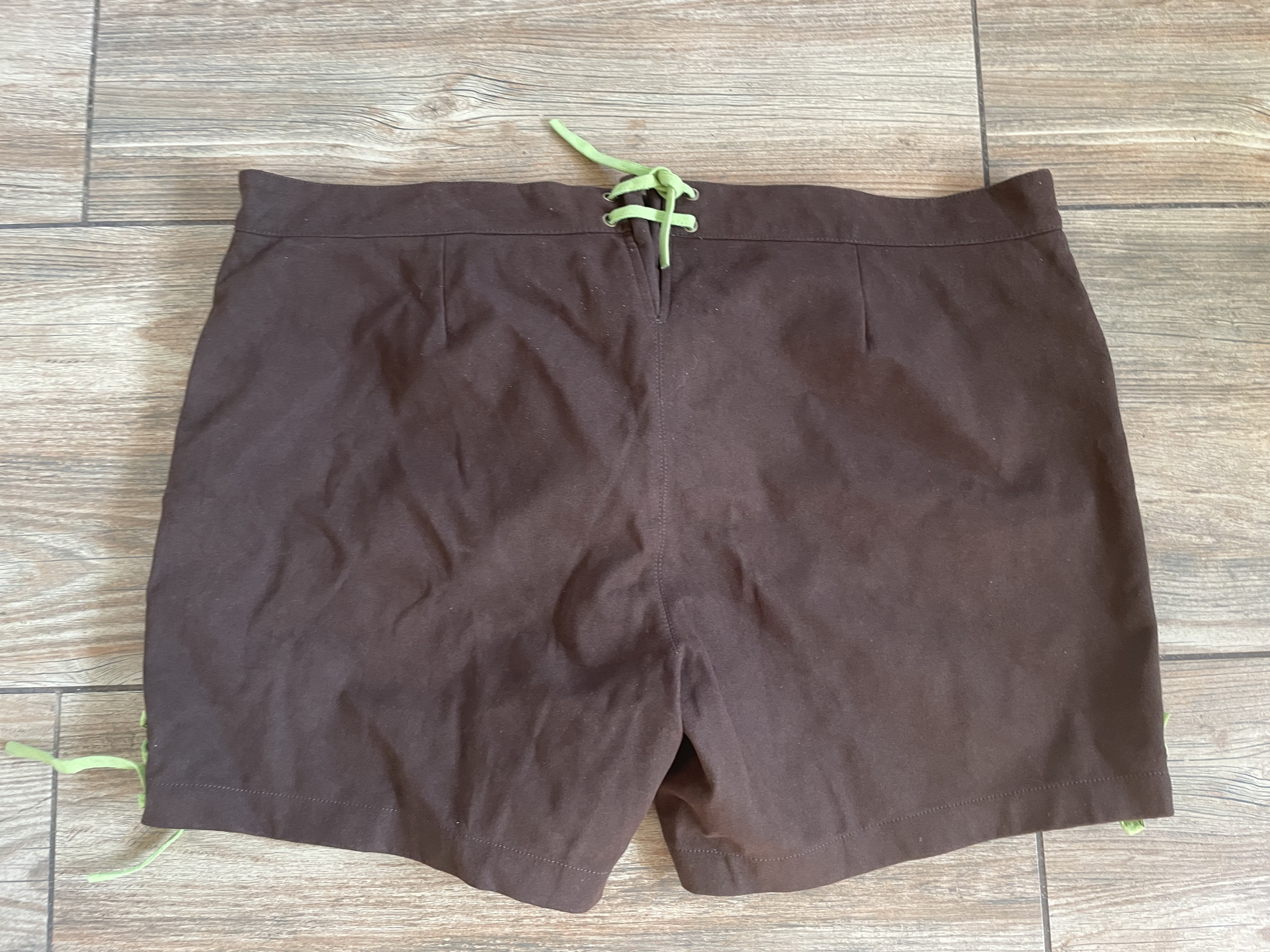 dámské DIRNDL kraťasy v. 46