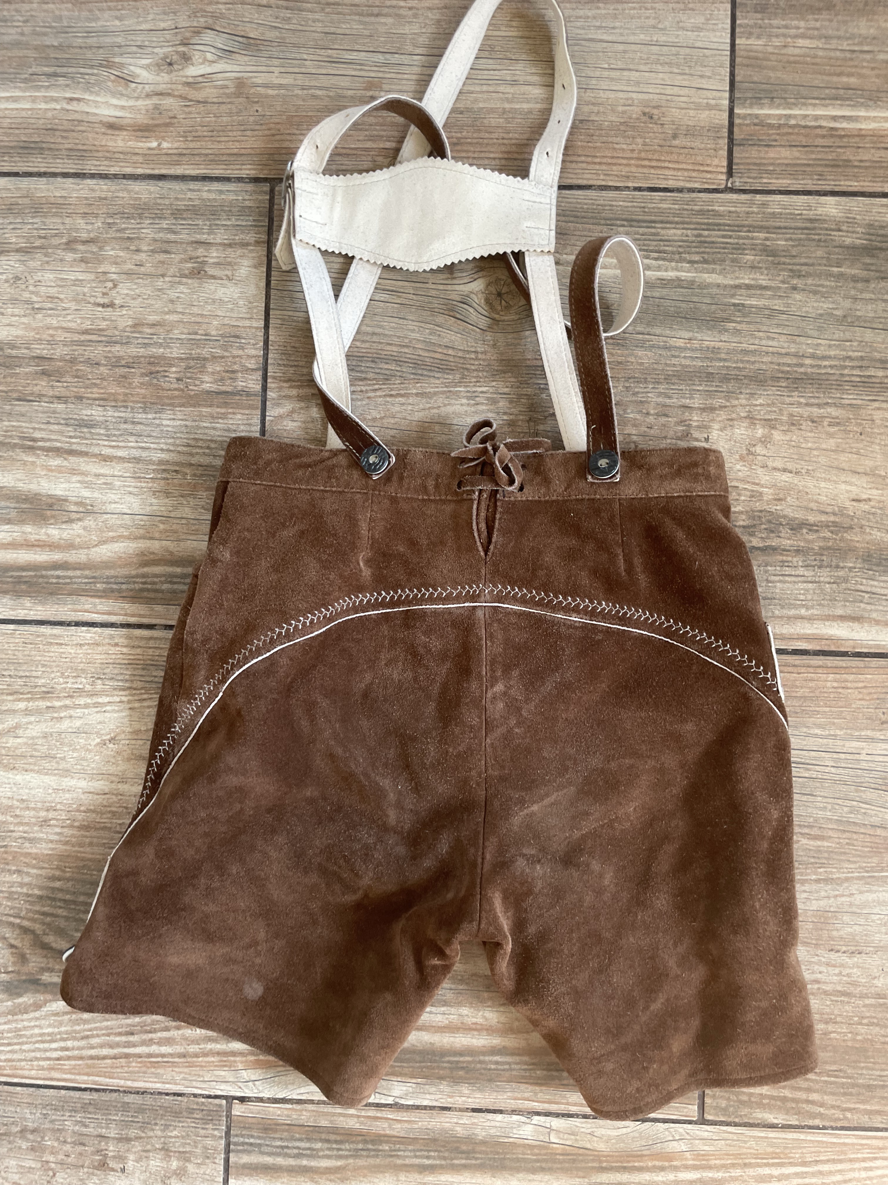 chlapecké selské DIRNDL kraťasy vel.140