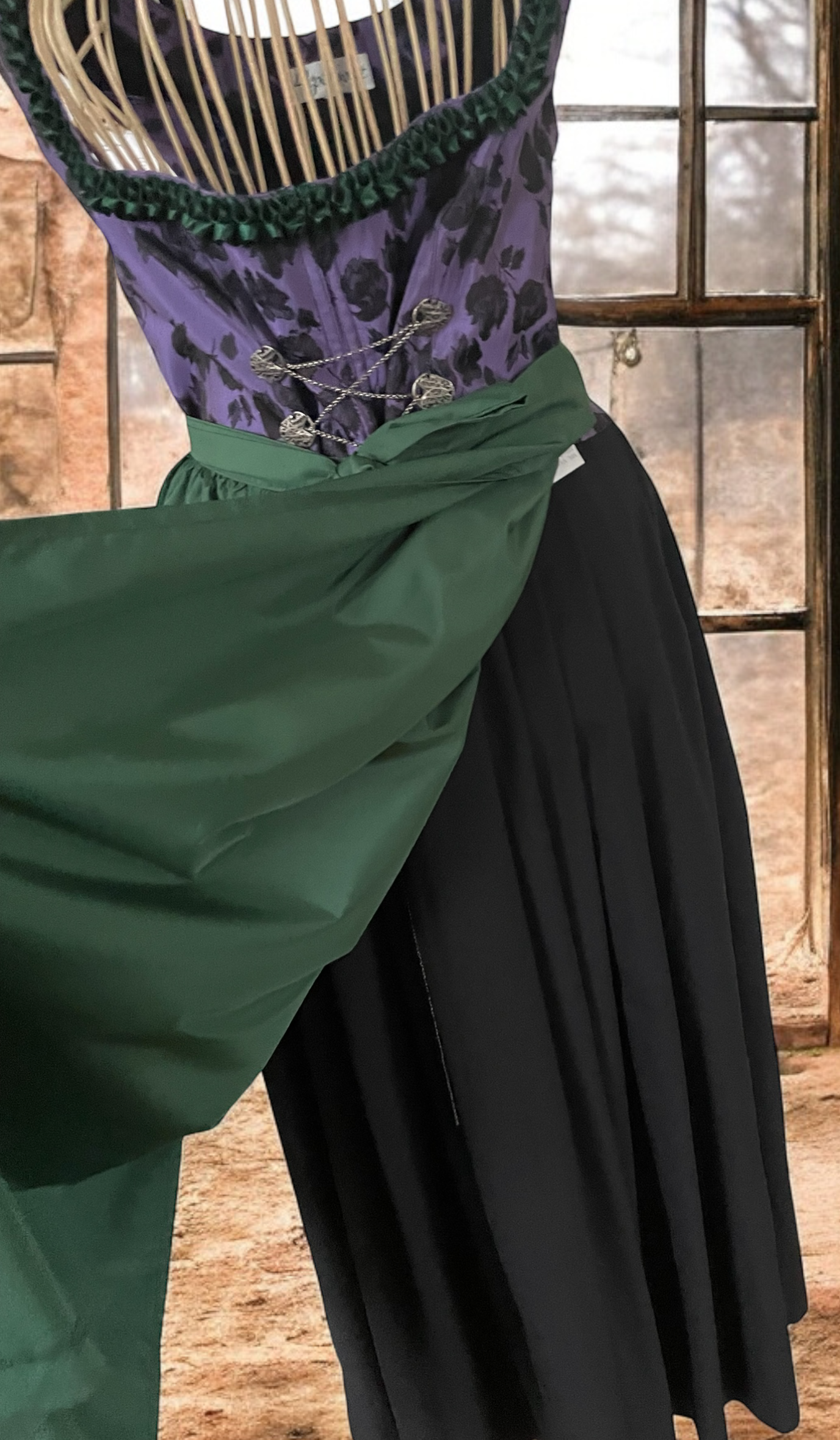 dámské šaty v DIRNDL, selském stylu vel. 40