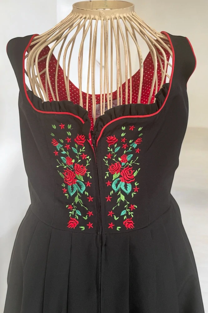 dámské šaty v DIRNDL, selském stylu vel. 38
