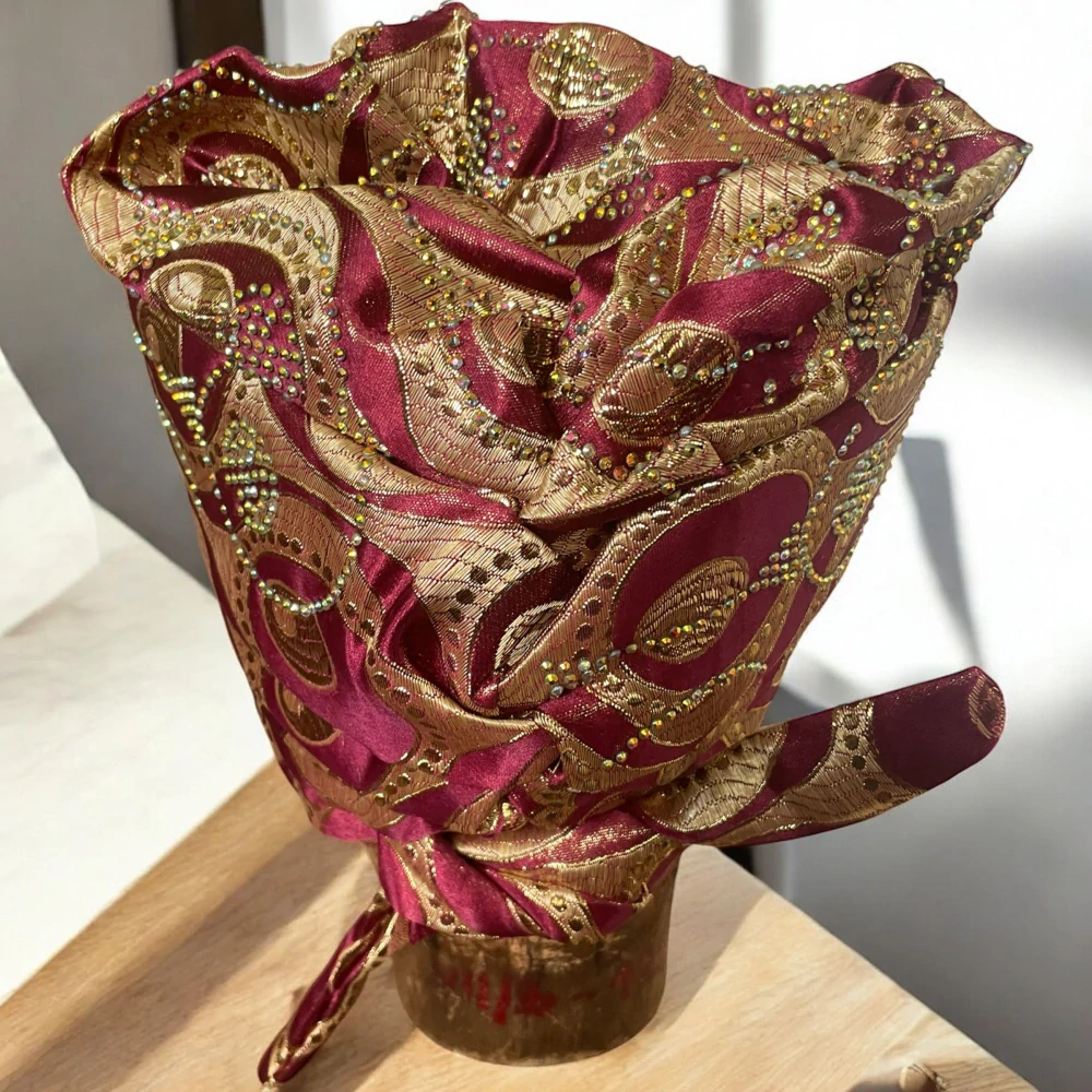 turban v orientálním, africkém stylu