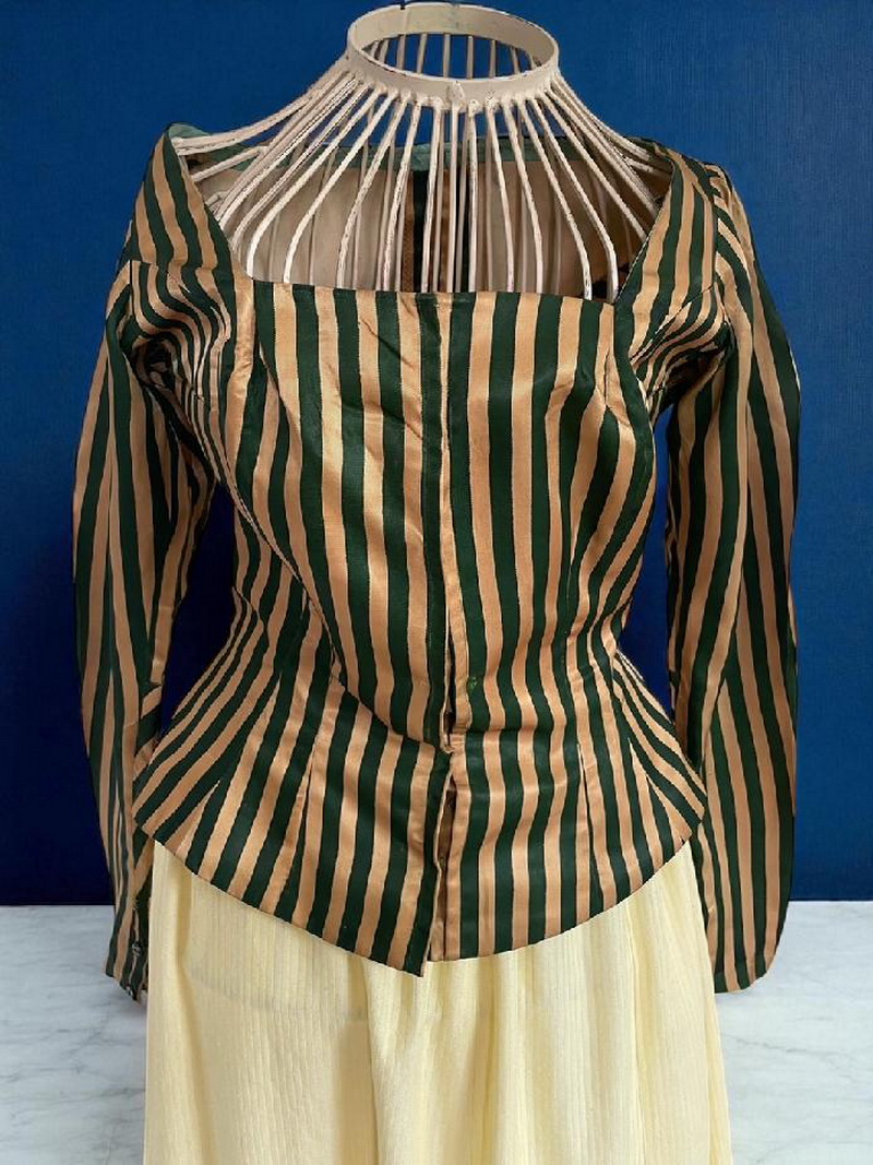 karnevalový kostým šaty šlechtična, historický styl. vel. 36