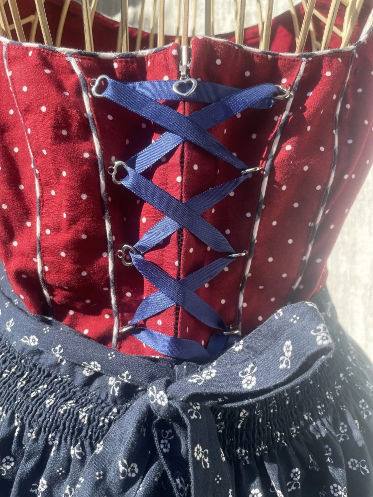 Dámské dirndl šaty, selský styl vel. 40
