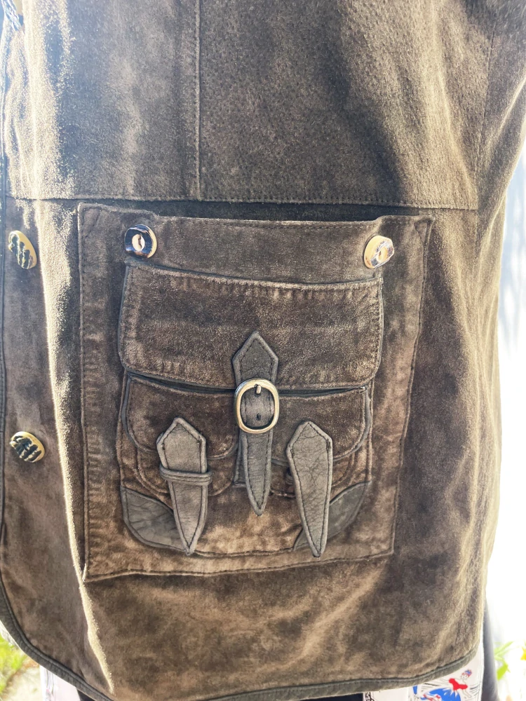 Dámská kožená vesta v selském, mysliveckém stylu ve. 44