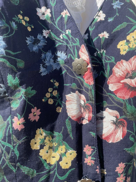 Dámská oboustranná selská vesta vel. 40