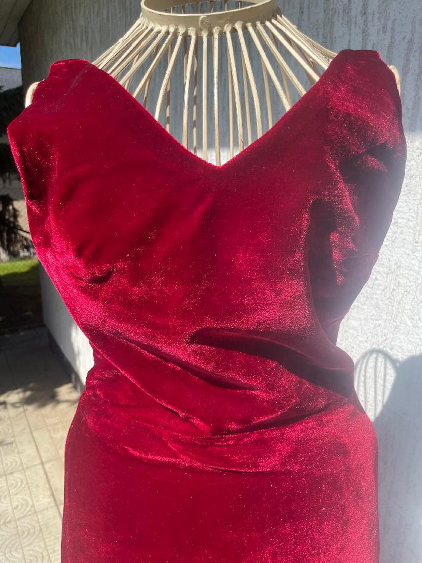 Dámské sametové elegantní šaty vel. 36