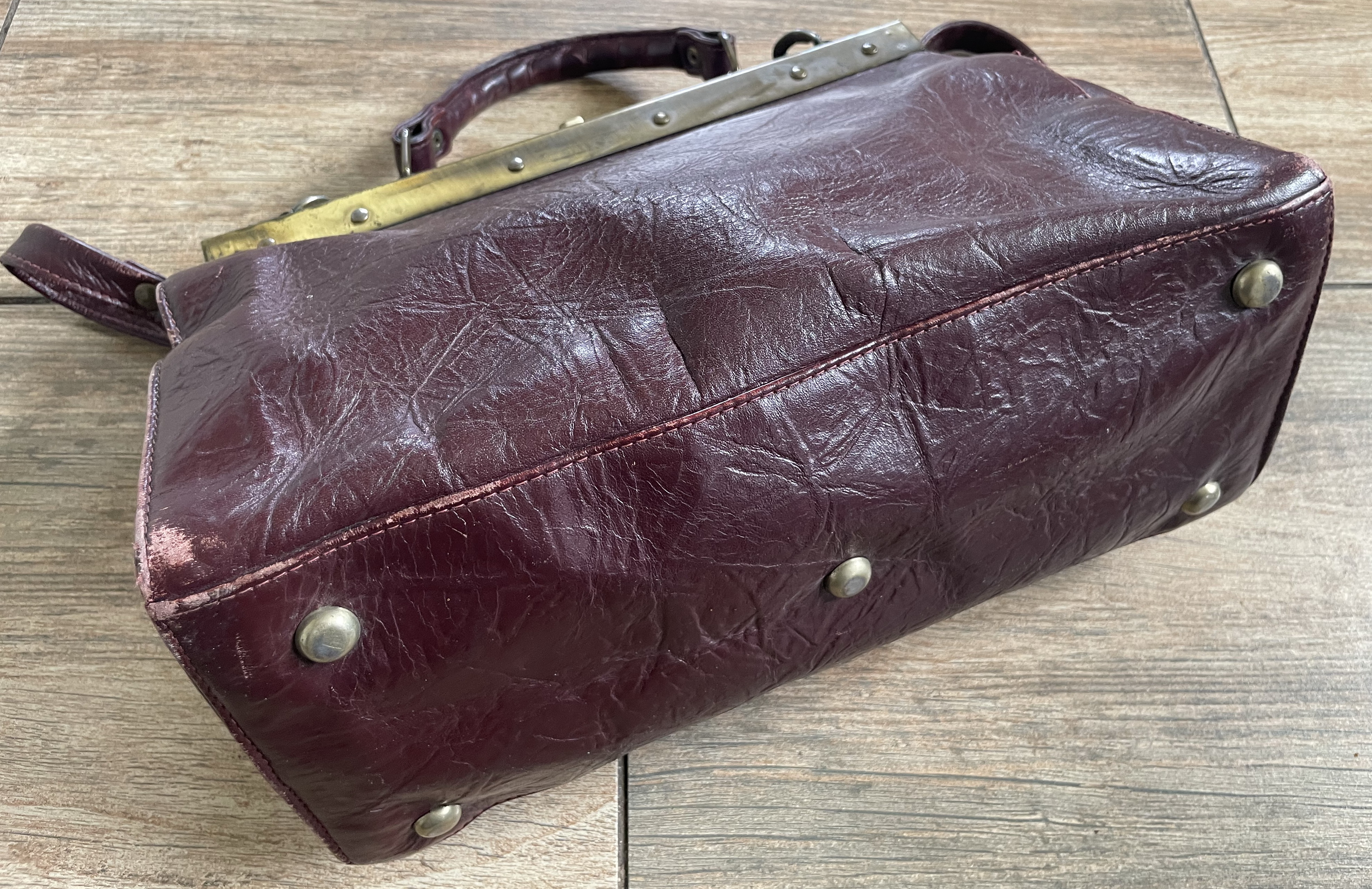 Dámská kožená "doktorská" kabelka v retro stylu