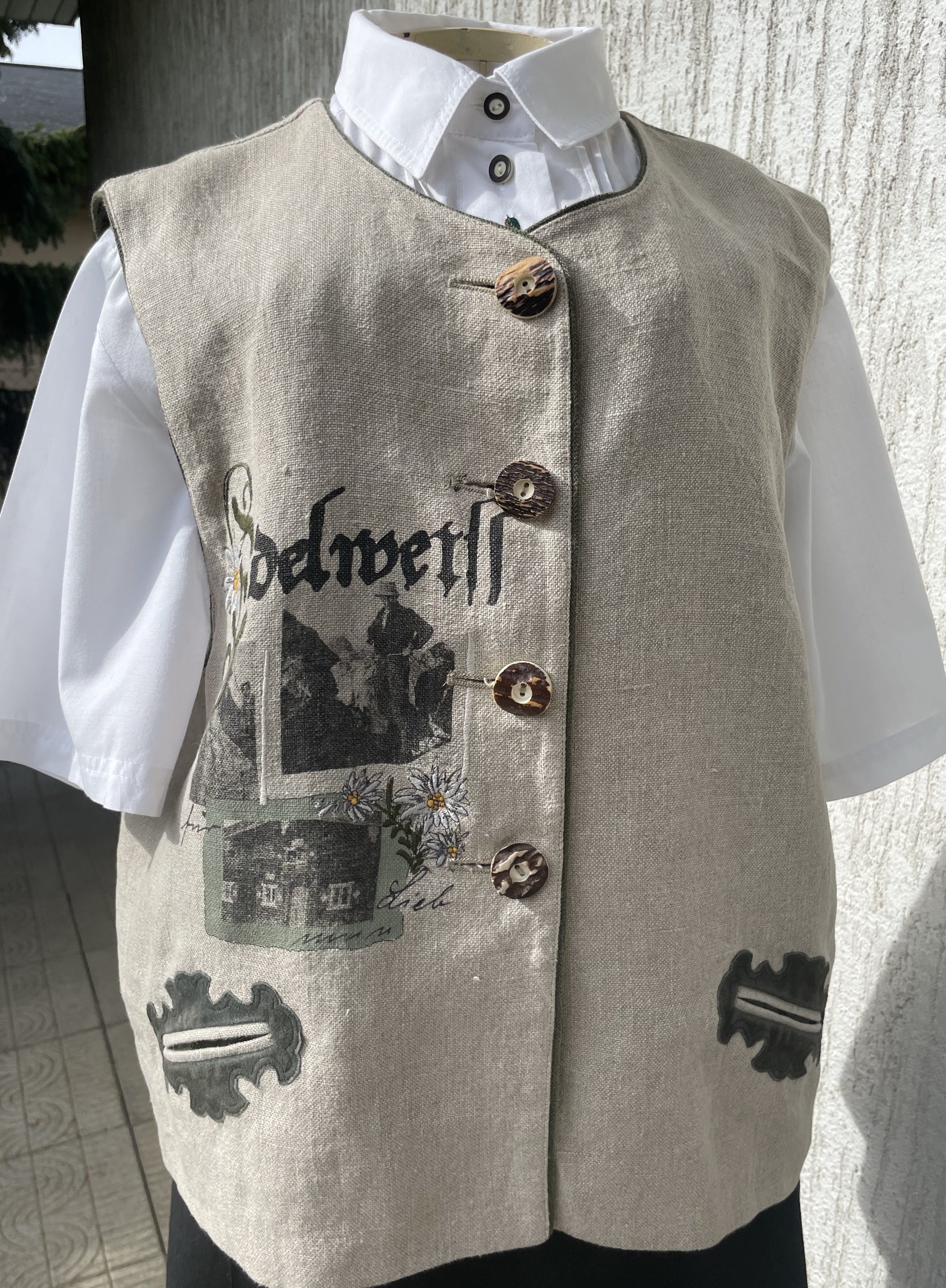 Dámská vesta v selském stylu vel. 42