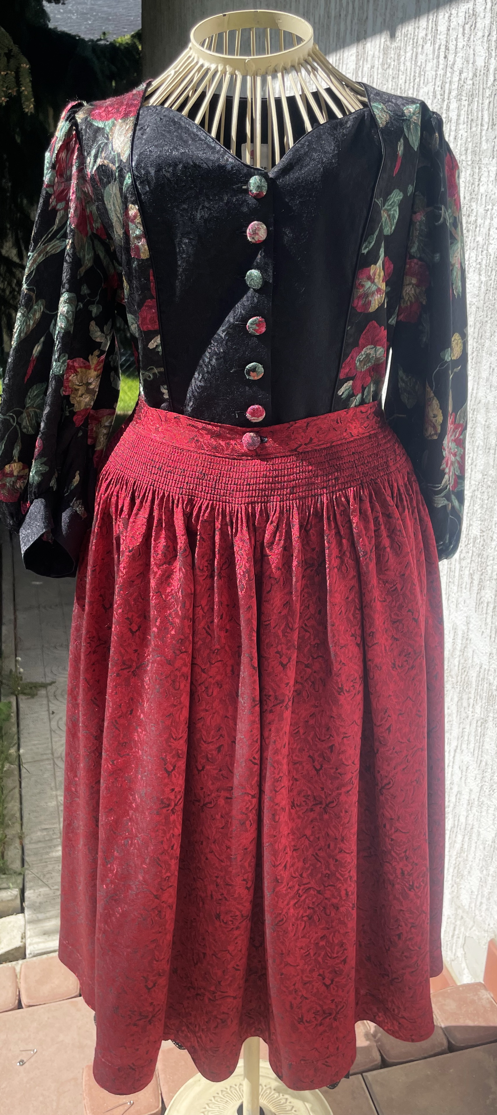 Dámské elegantní dirndl šaty v selském stylu vel. 44