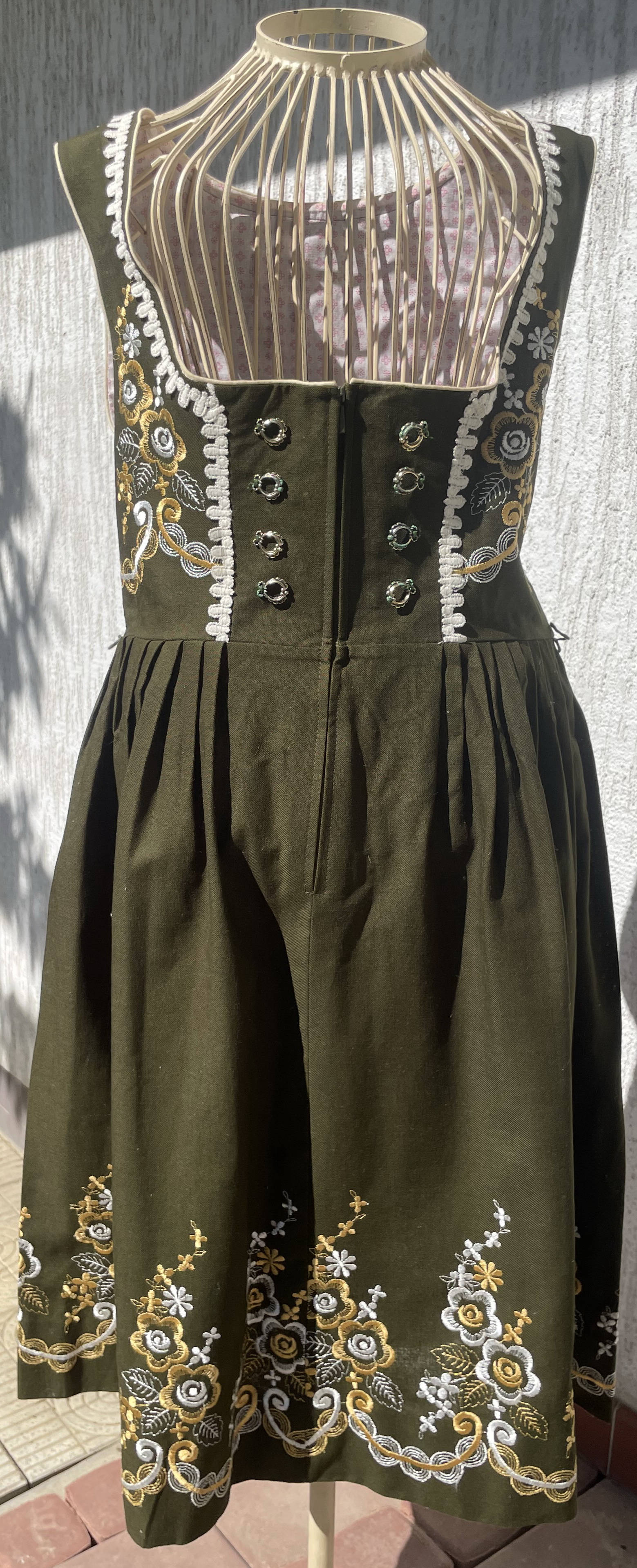 Dámské šaty dirndl selský styl vel. 40