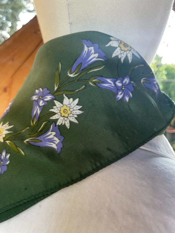 Šátek dirndl selský styl 