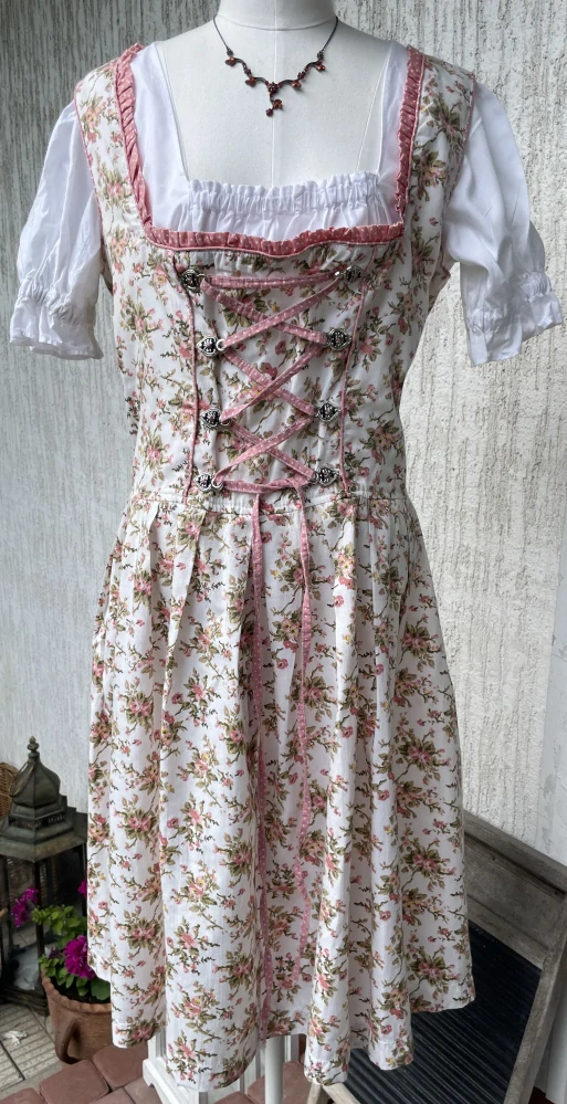Dámské dirndl šaty venkovský romanitcký styl vel. 42/44