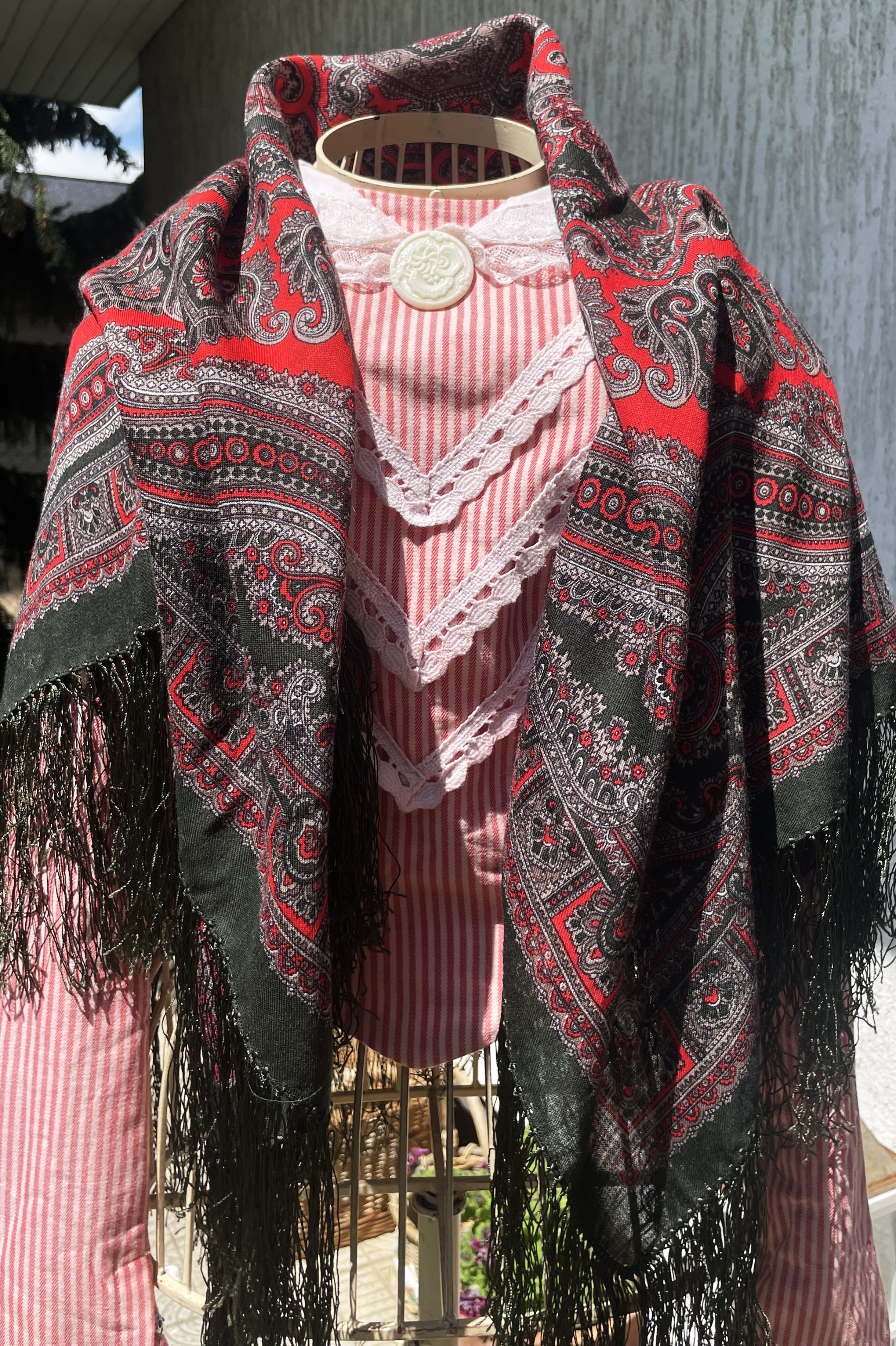Dámský velký vlněný šátek, šál ve folklorním, dobovém stylu