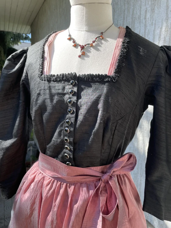 Dámské šaty dirndl selský styl vesničanka, selka, hospodská vel. 36/38