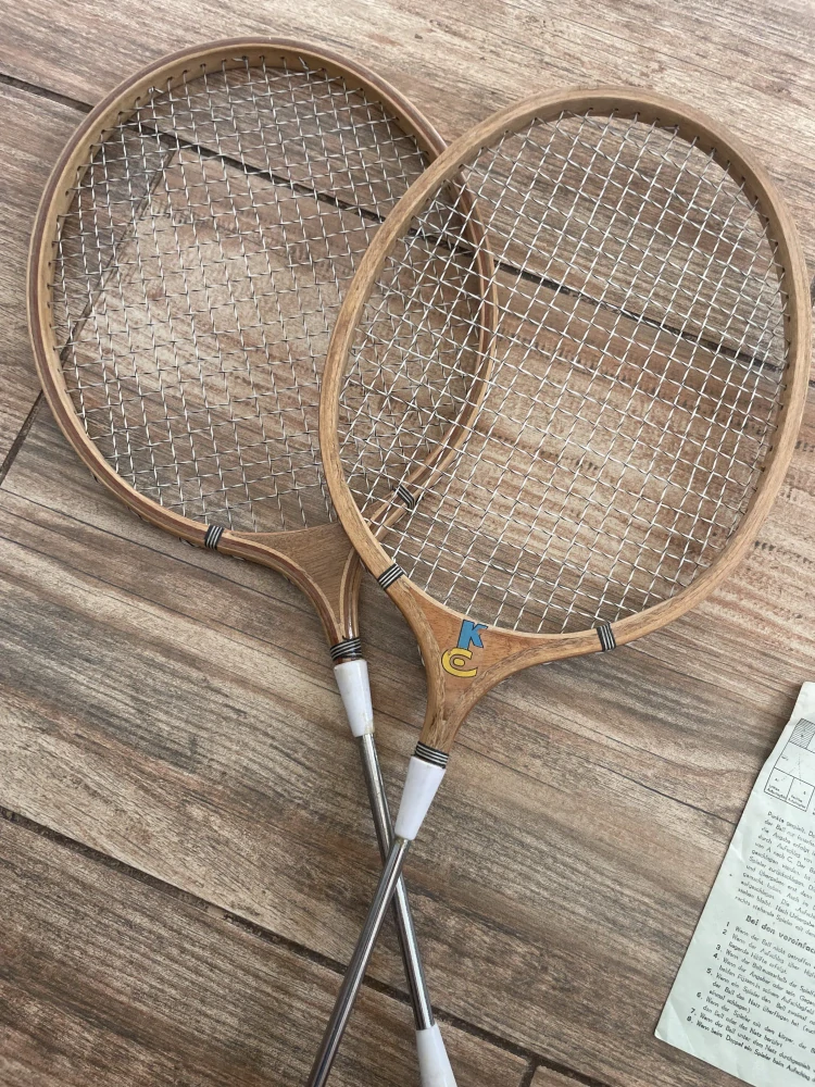 2x dřevěná pálka na badminton