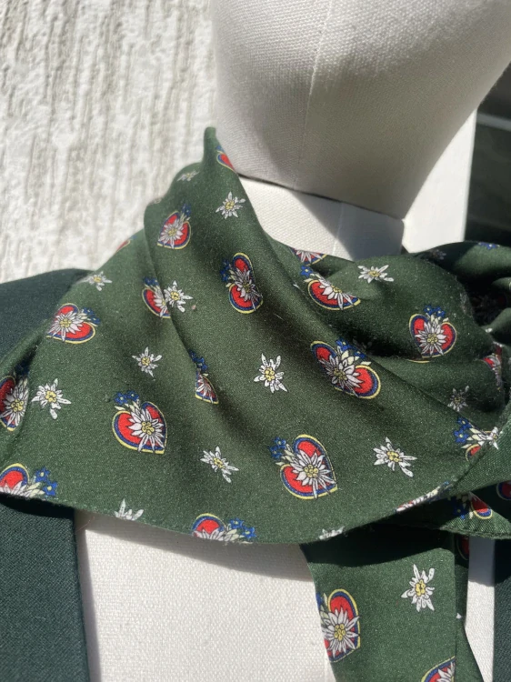 Šátek v dirndl, selském stylu
