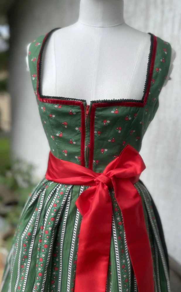 Dámské dirndl šaty selský styl Oktoberfest vel. XS