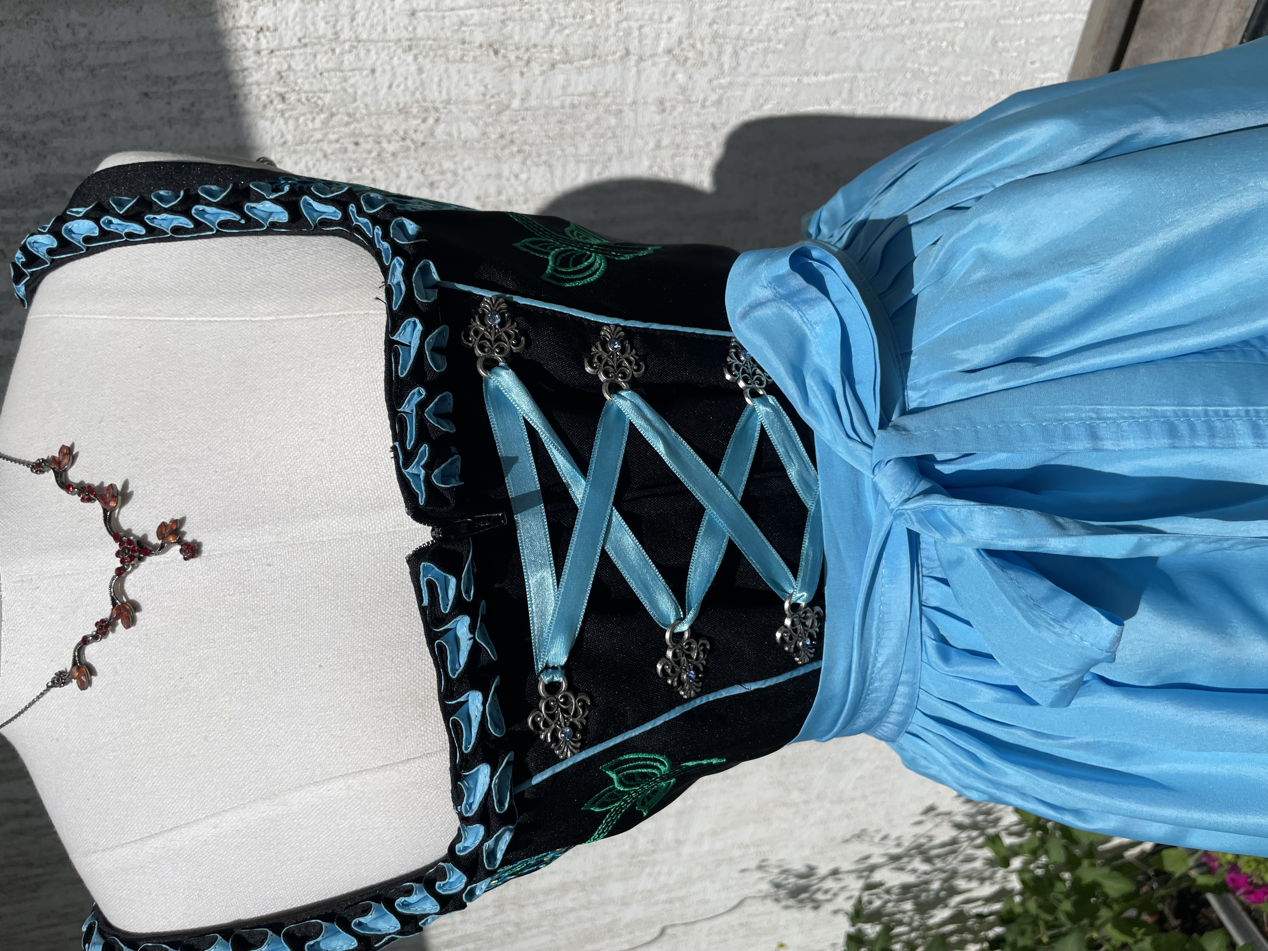 Dámské dirndl šaty selský styl Oktoberfest vel. 40/42