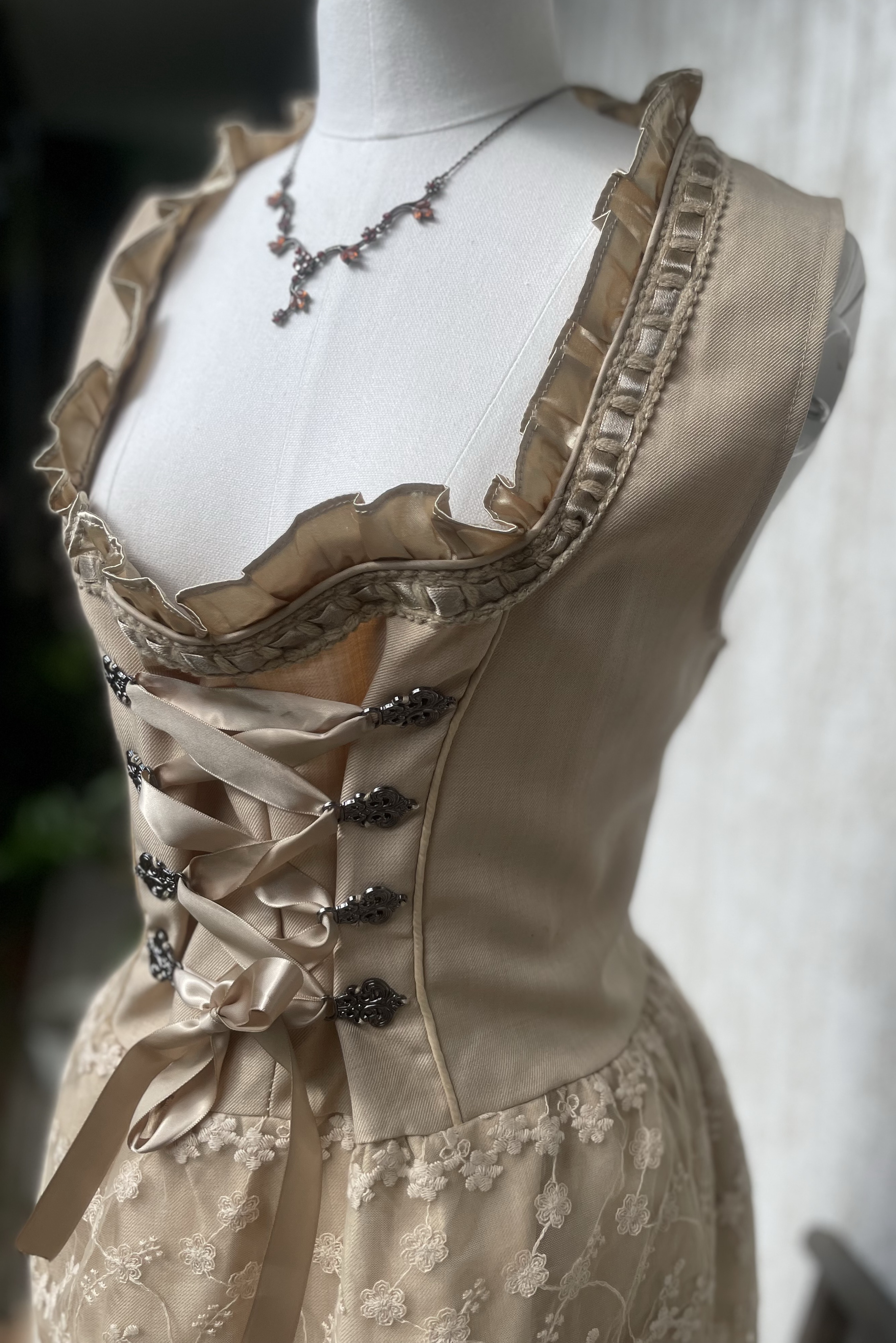 Dámské elegantní dirndl šaty, Oktoberfest vel. 44