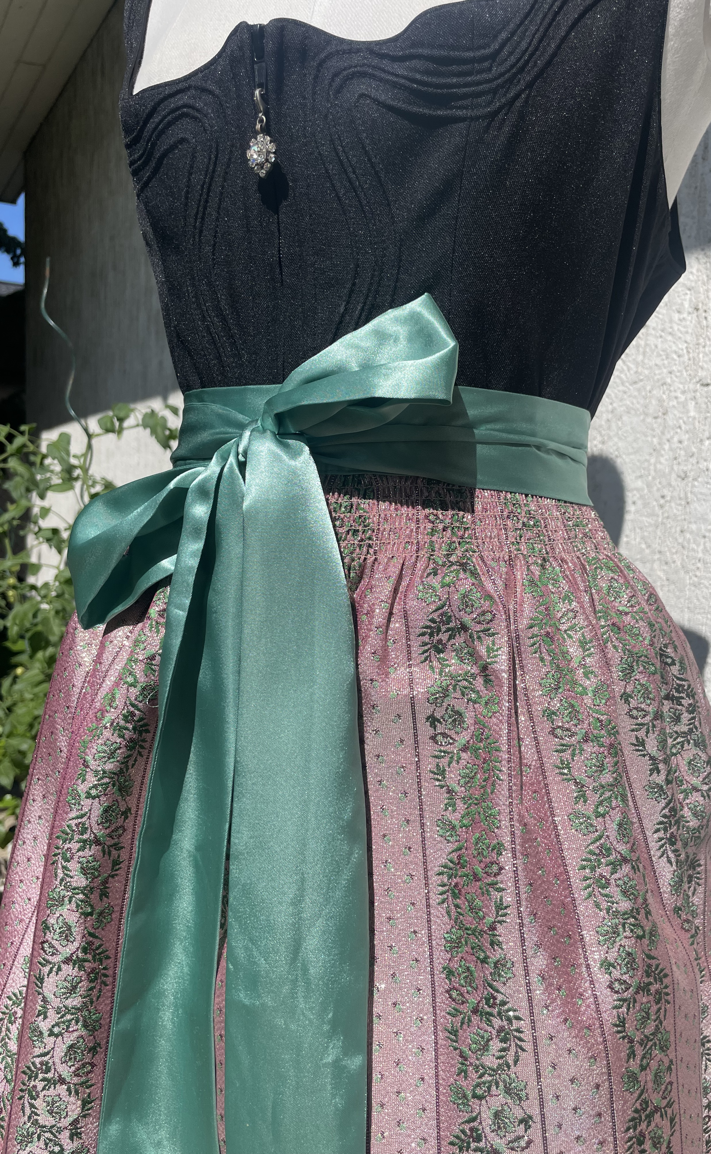 Dámské elegantní dirndl šaty vel. 40