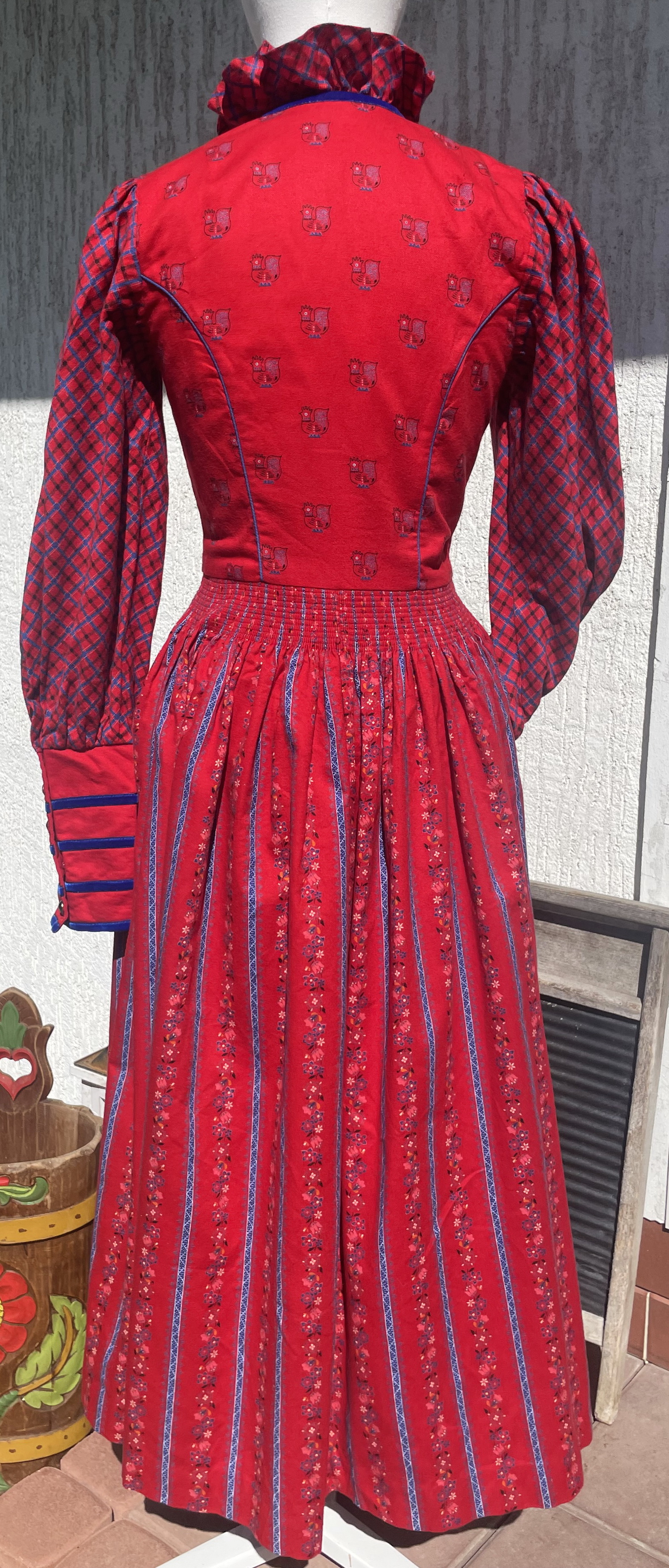 Dámské teplejší šaty dirndl šaty, selský styl. 36