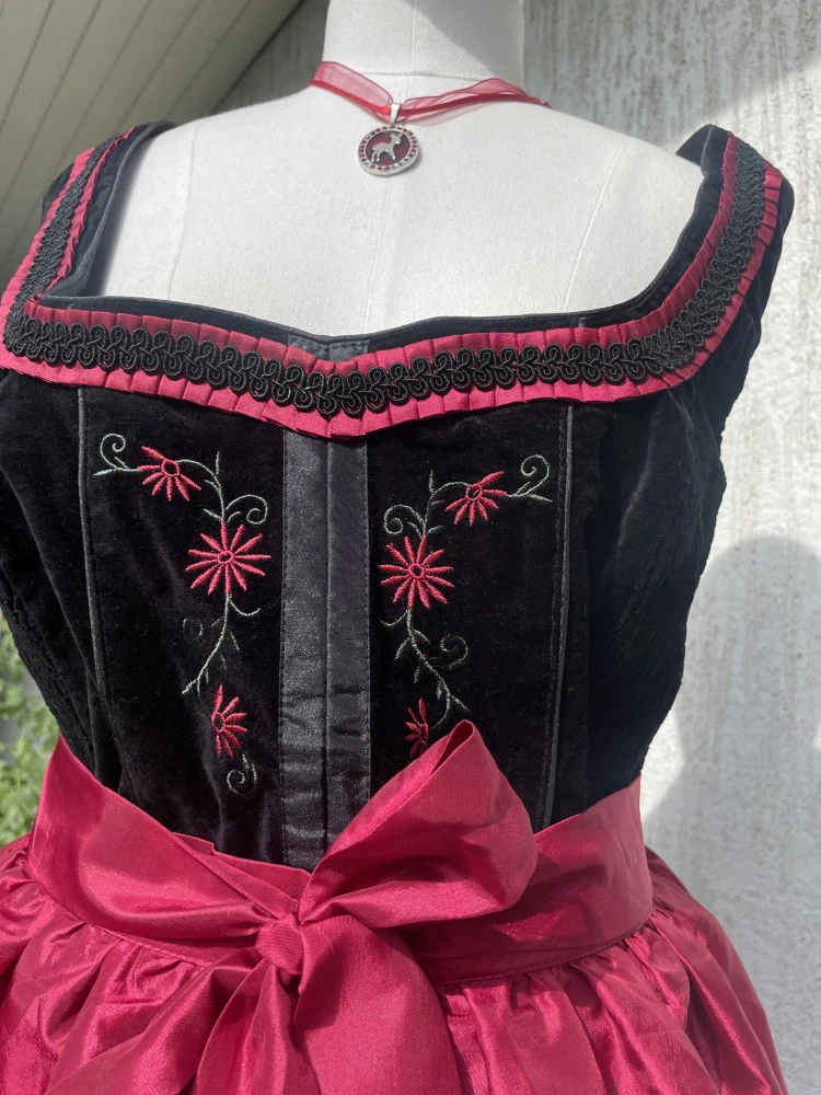 Dámské dirndl šaty selský styl vel. 46/48