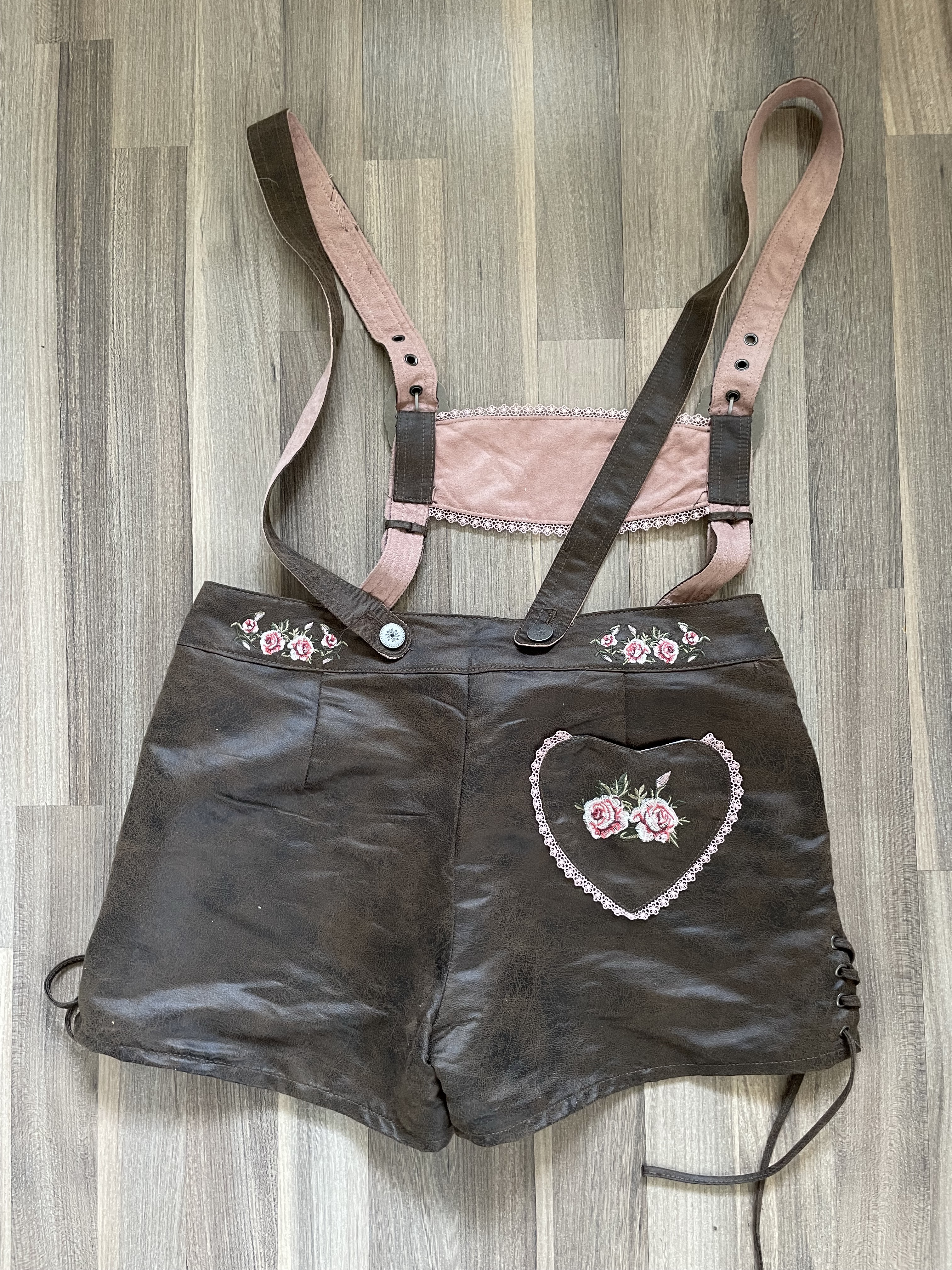 dámské DIRNDL kraťasy v.38