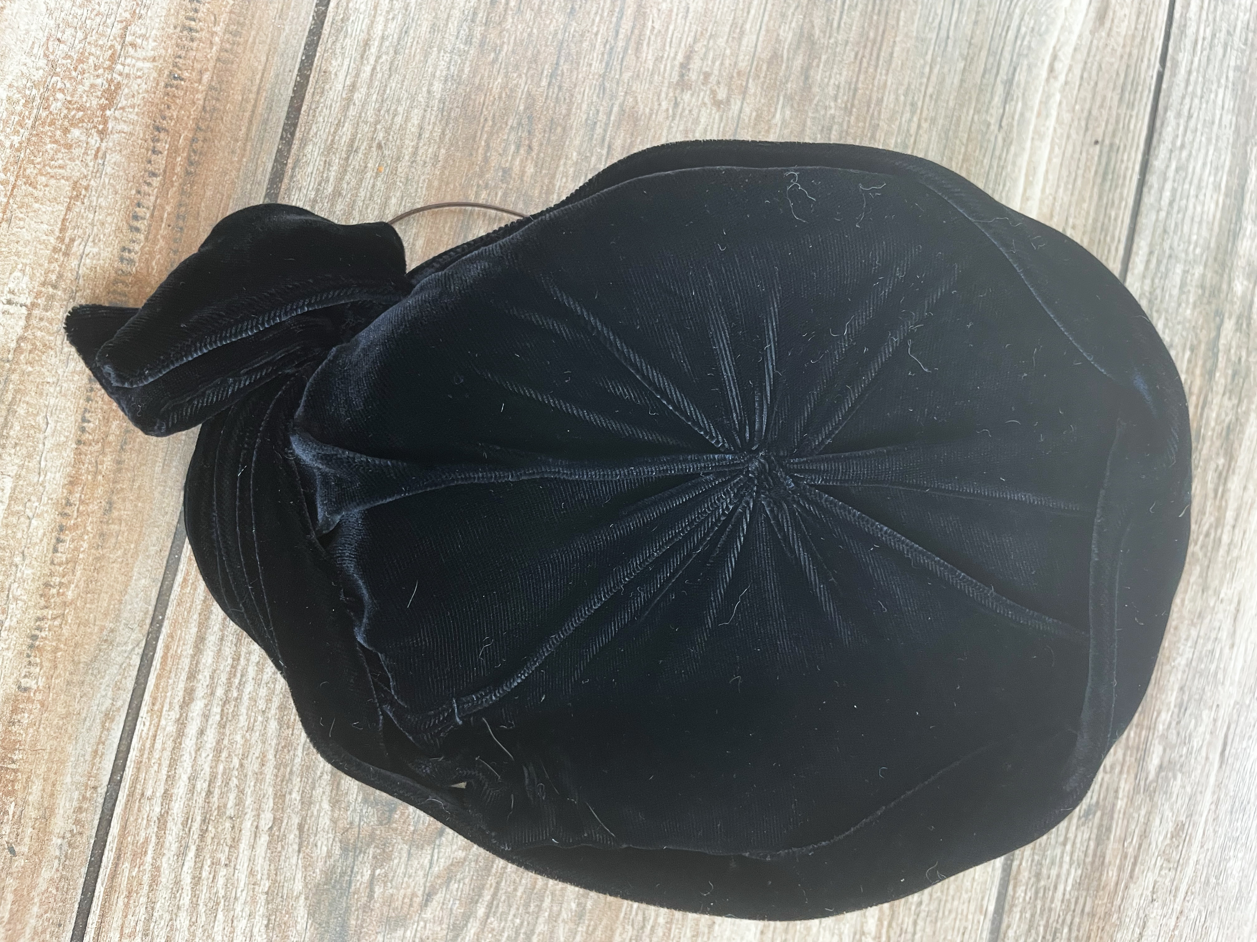 dámský dobový sametový klobouček turban