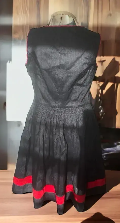 dámské šaty v selském dirndl stylu vel.. 36/38 