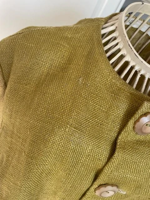 karnevalový kostým halena s prodlouženými zády vel. 42