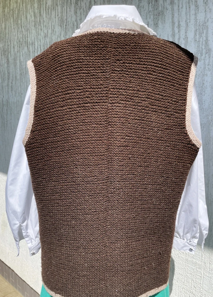 Dámská pletená vesta v selském, dobovém, mysliveckém  stylu vel. 42
