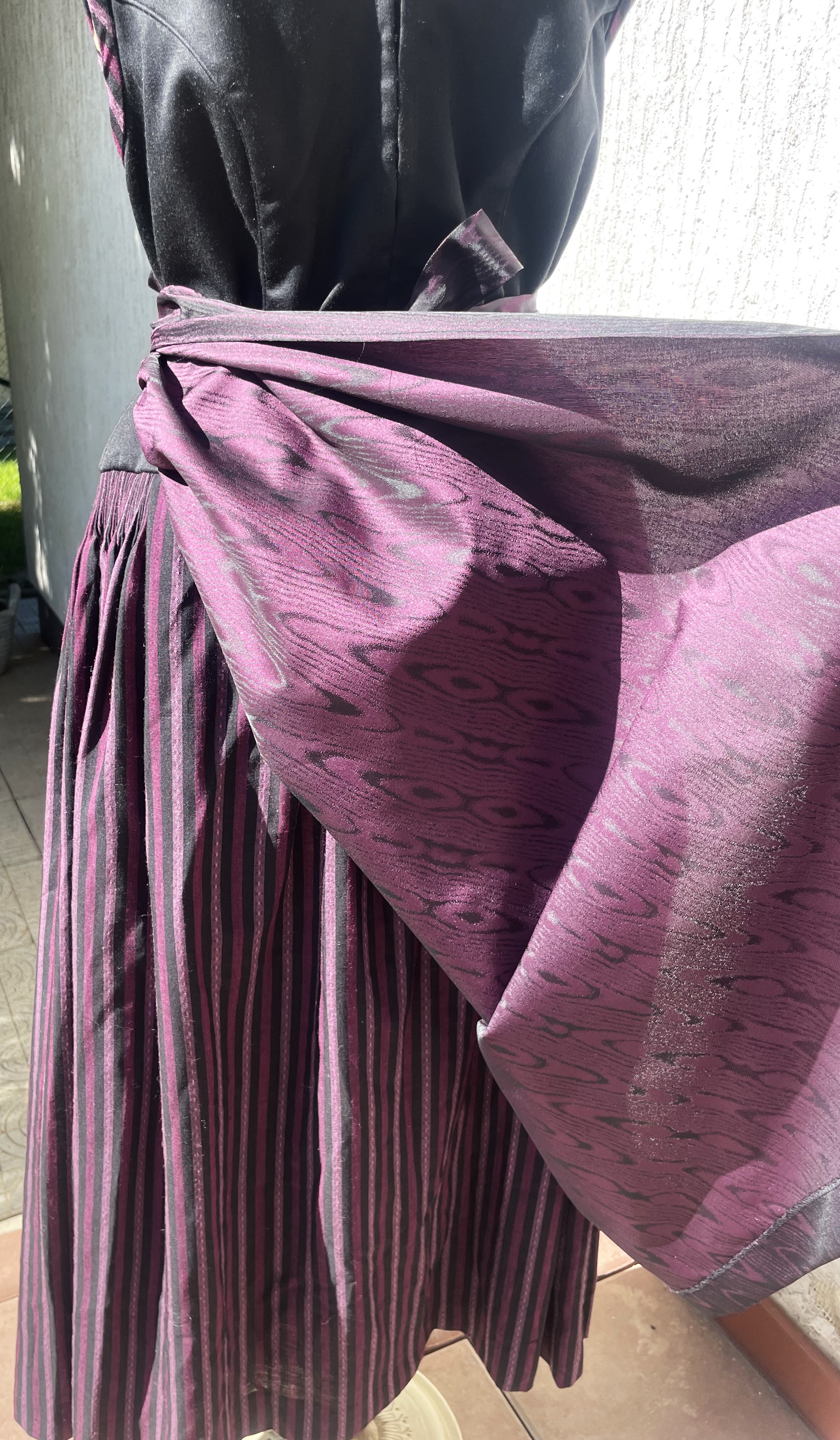 Dámské elegantní dirndl, selské šaty vel. 42