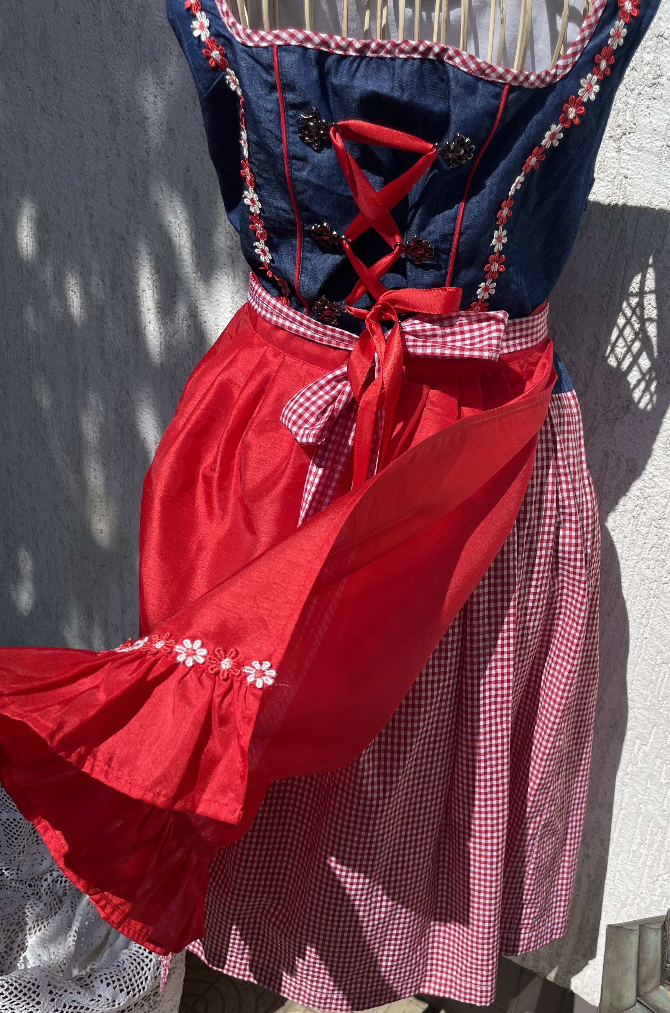 Dámské dirndl šaty, selský styl vel. 40/42