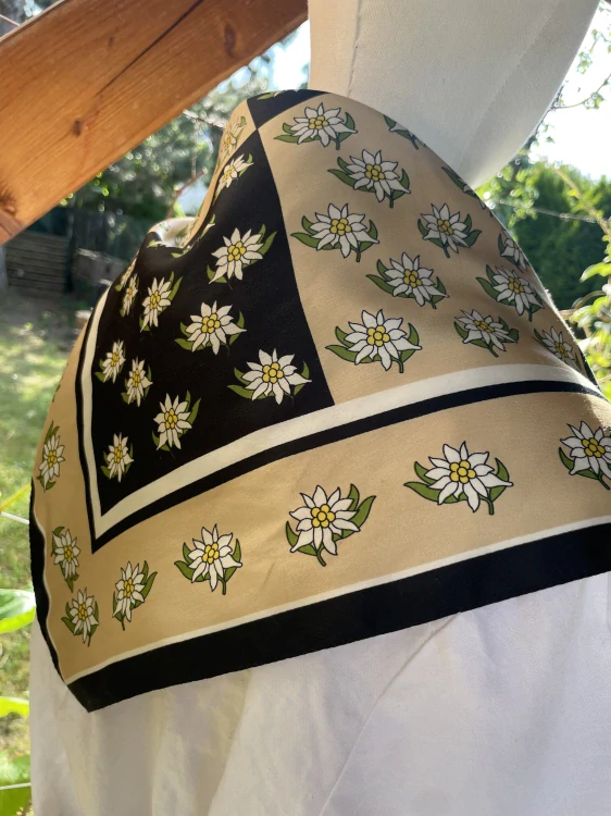 Šátek v selském, dirndl stylu