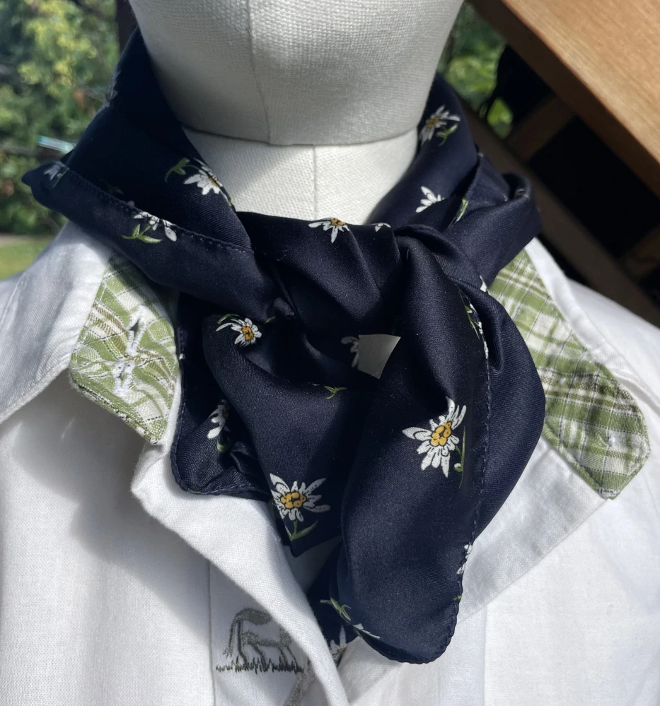 Jemný šátek v dirndl stylu