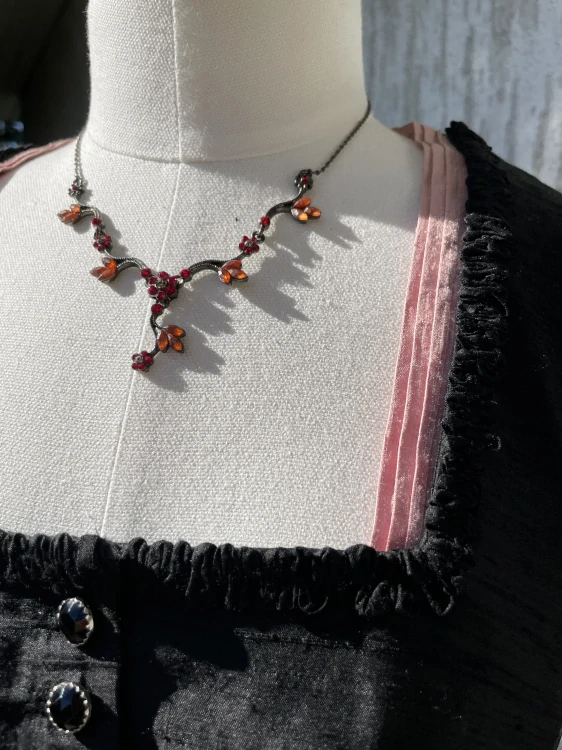 Dámské šaty dirndl selský styl vesničanka, selka, hospodská vel. 36/38