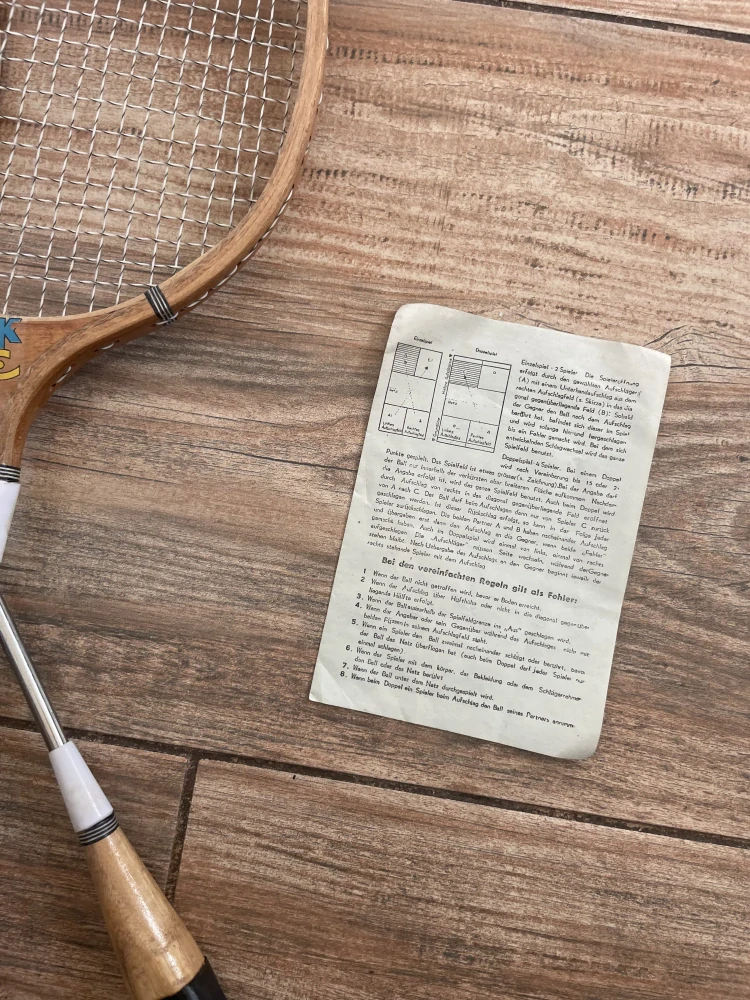 2x dřevěná pálka na badminton