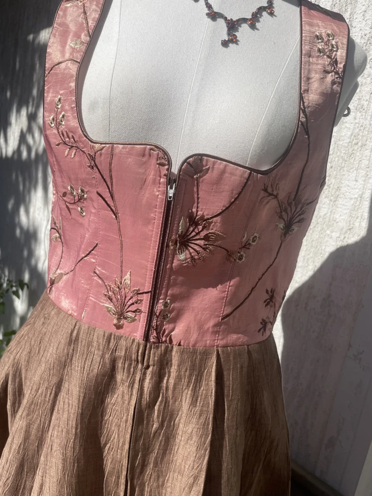 Dámské elegantní dirndl šaty se zástěrou vel. 38/40