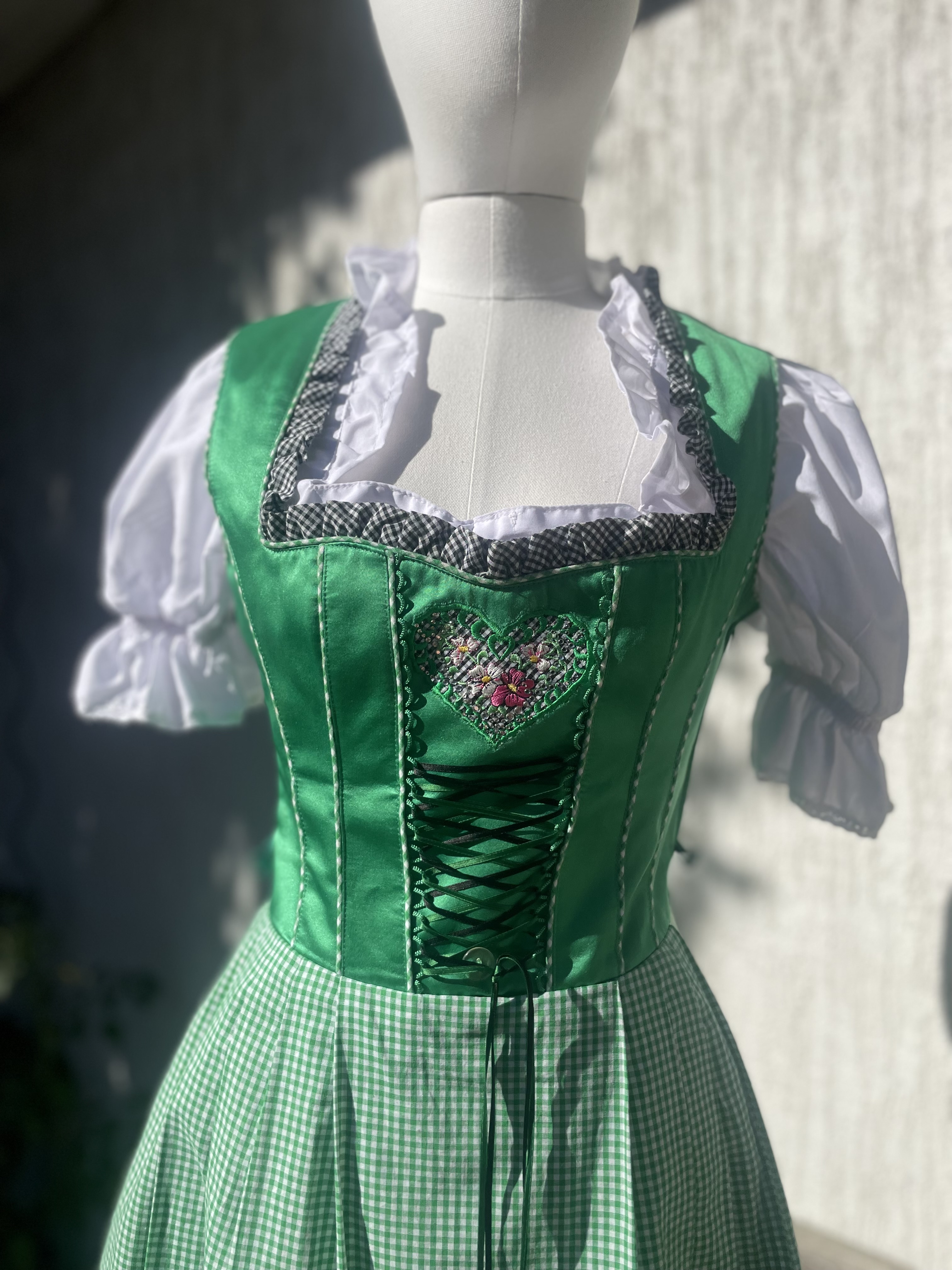 Dámské dirndl šaty selský styl Oktoberfest vel. 36