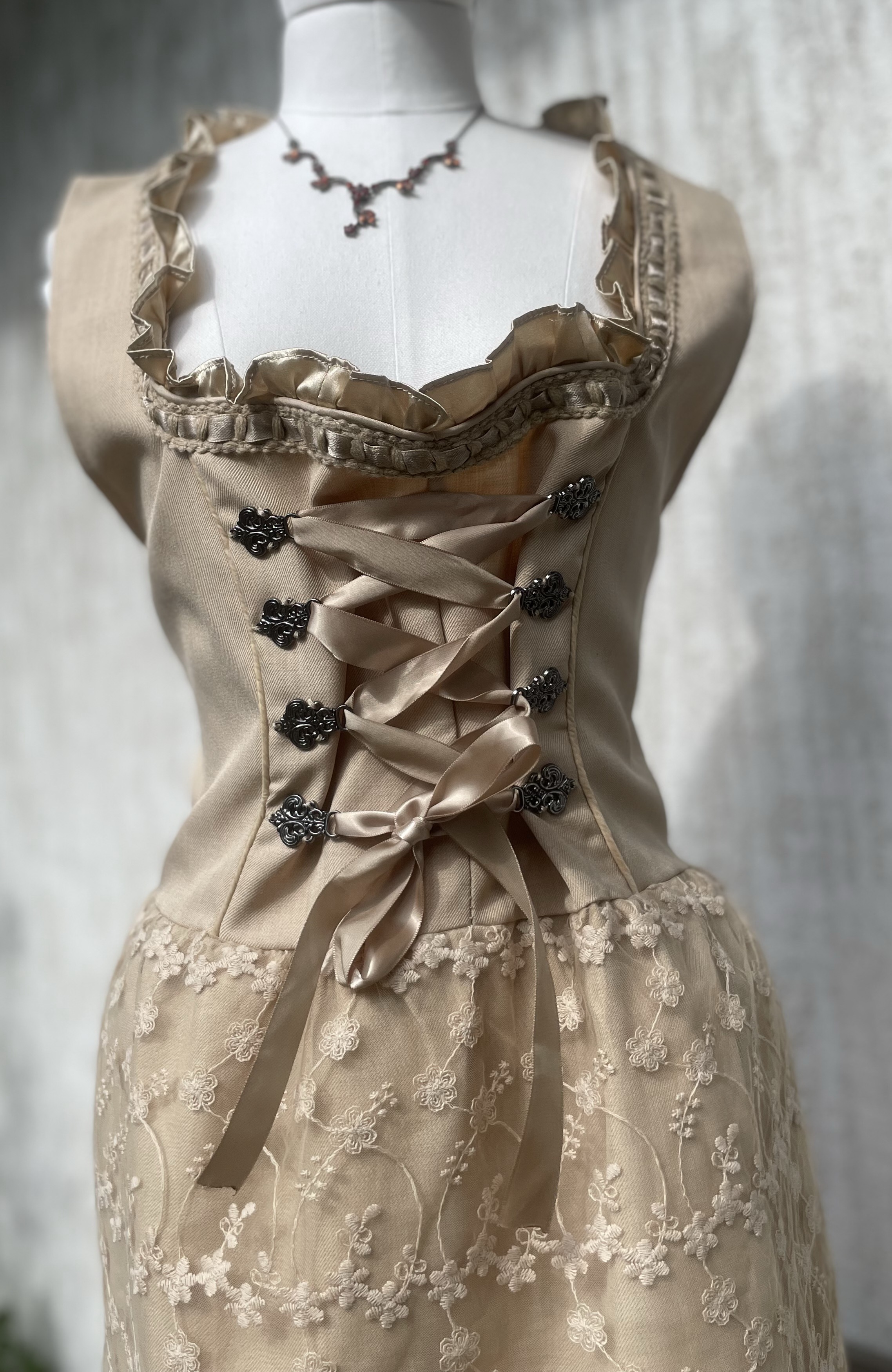 Dámské elegantní dirndl šaty, Oktoberfest vel. 44