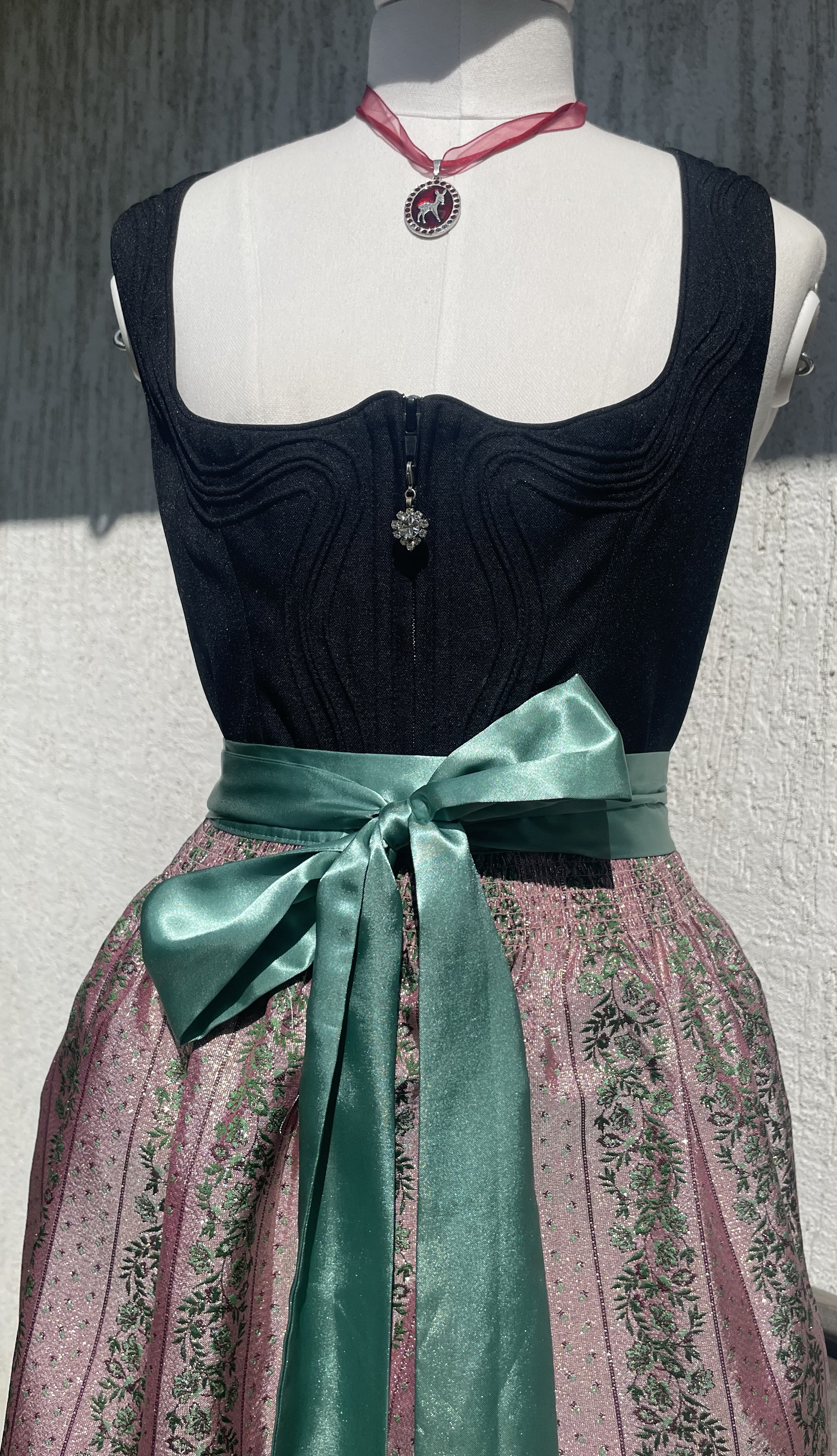 Dámské elegantní dirndl šaty vel. 40