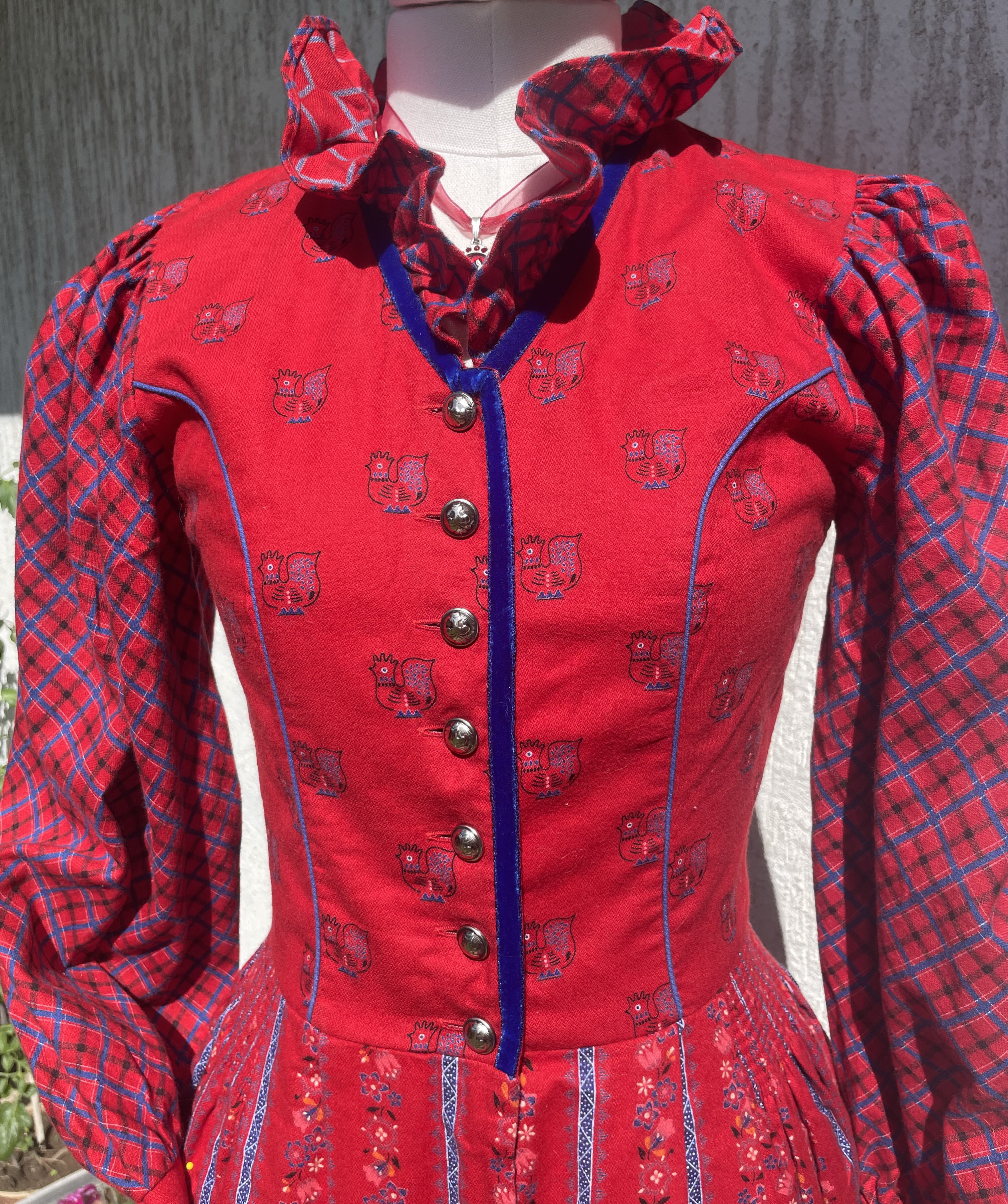 Dámské teplejší šaty dirndl šaty, selský styl. 36