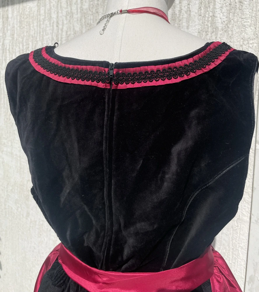 Dámské dirndl šaty selský styl vel. 46/48
