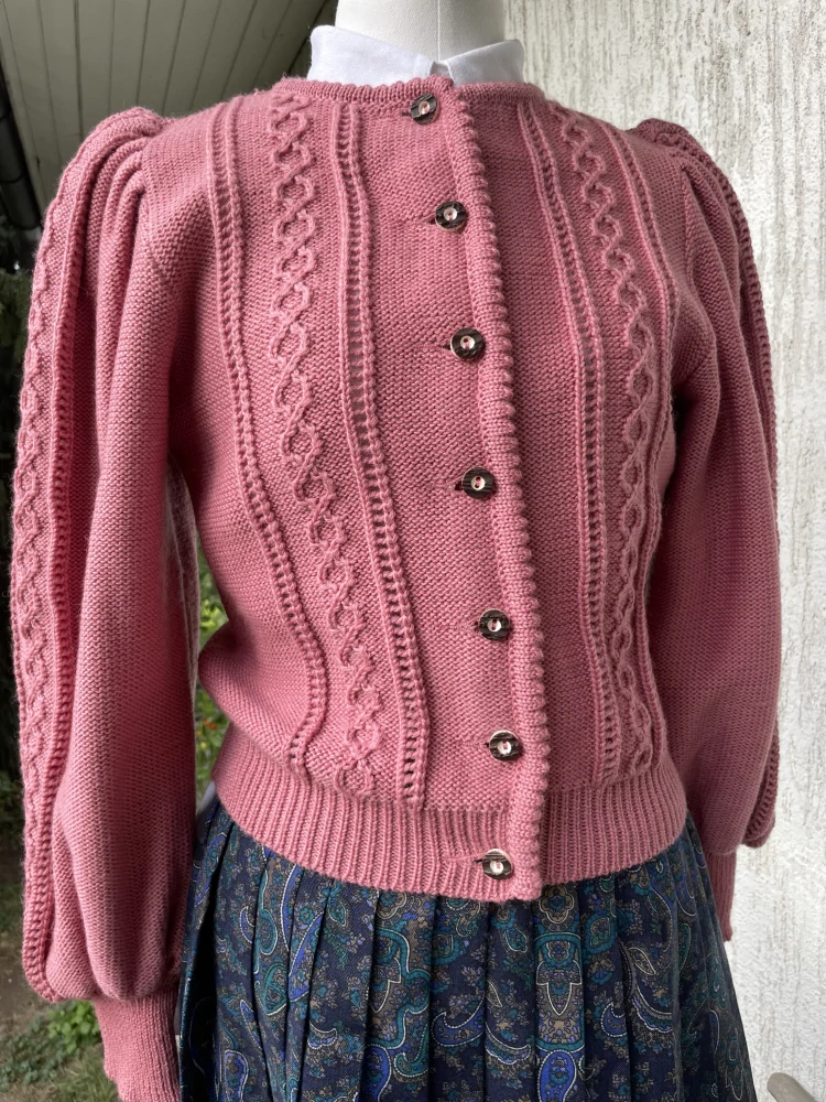 Dámský svetr v selském, vintage stylu vel. 38/40