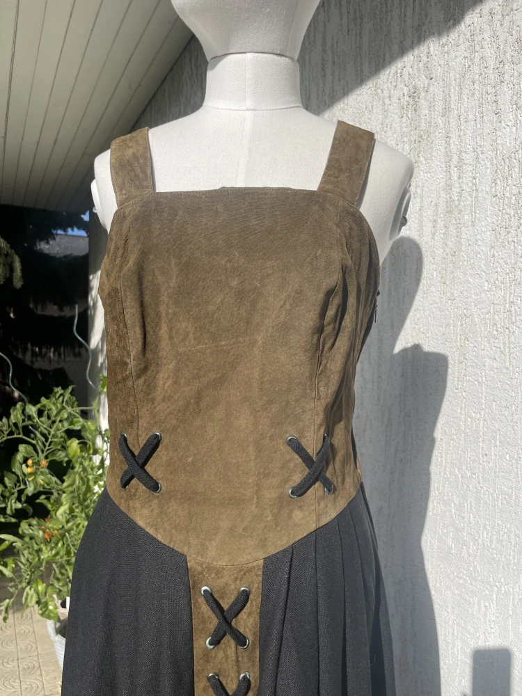 Dámské šaty v selském, dobovém, vintage stylu vel.  38
