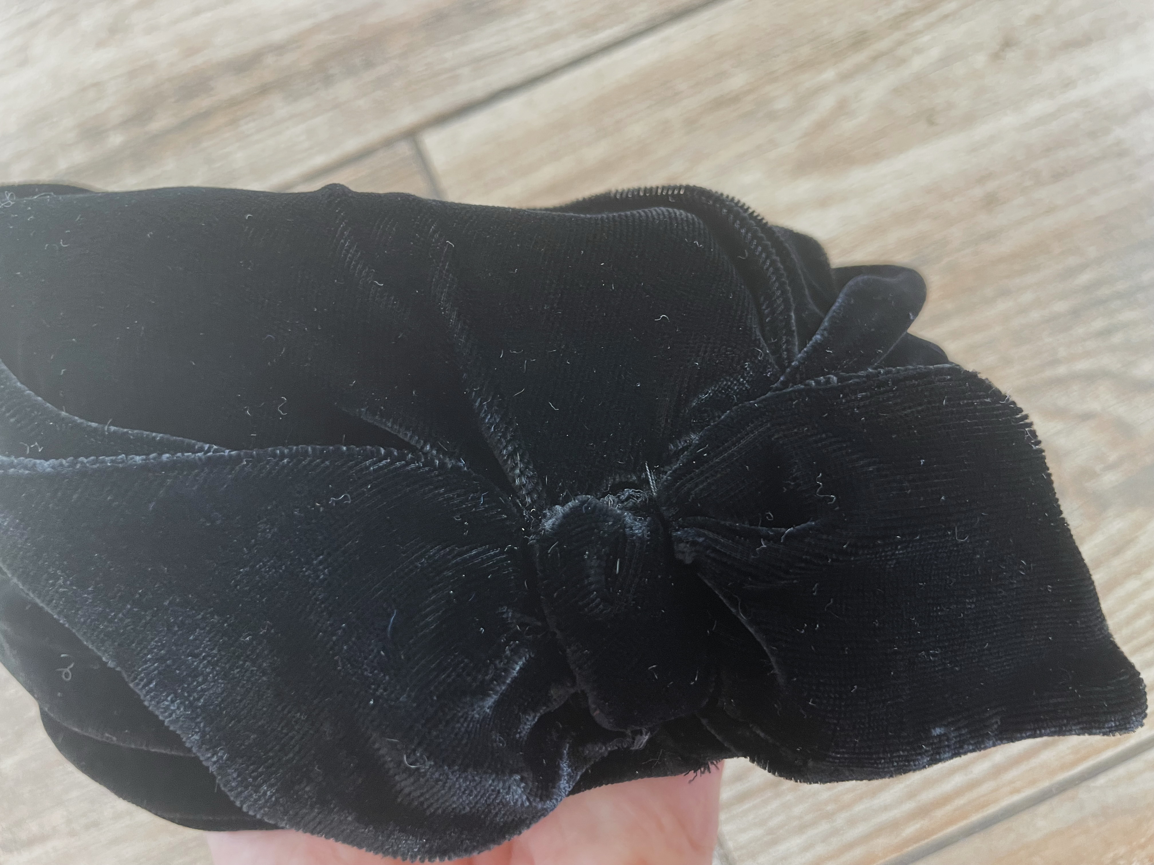 dámský dobový sametový klobouček turban