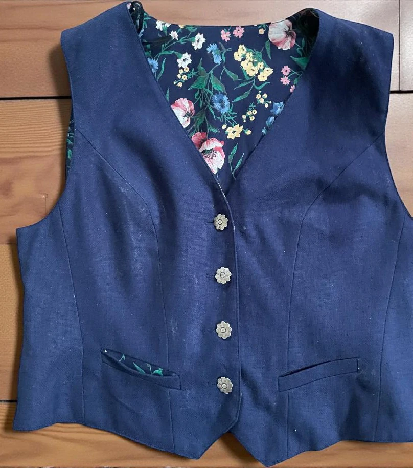 Dámská oboustranná selská vesta vel. 40